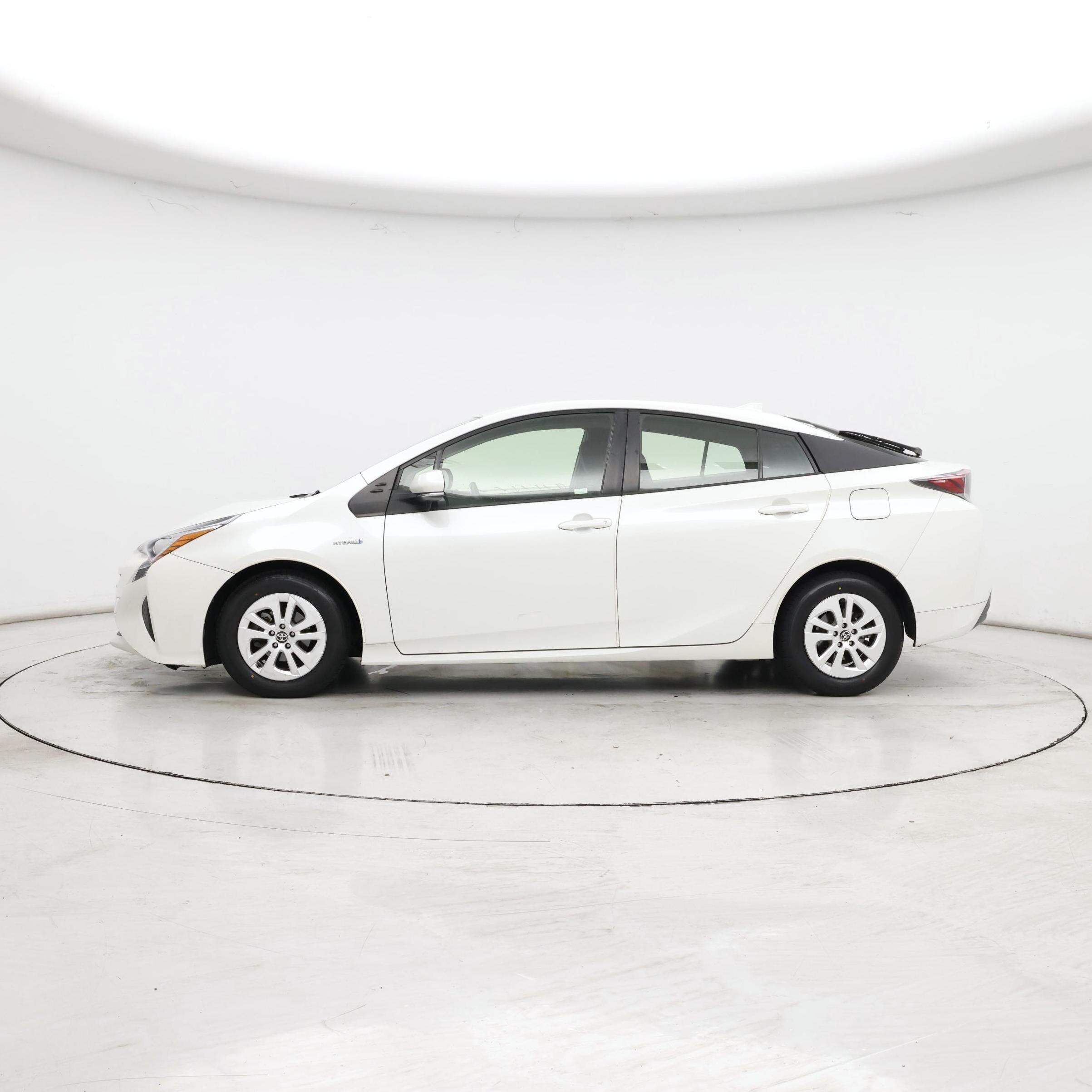 Thumbnail: 2016 Toyota Prius - 3