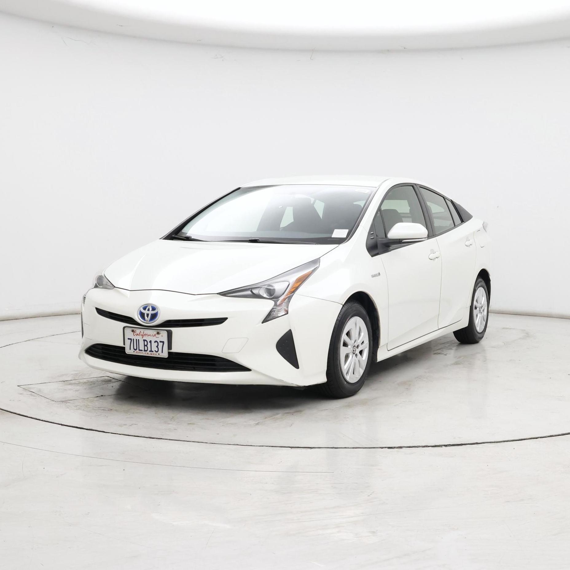Thumbnail: 2016 Toyota Prius - 4