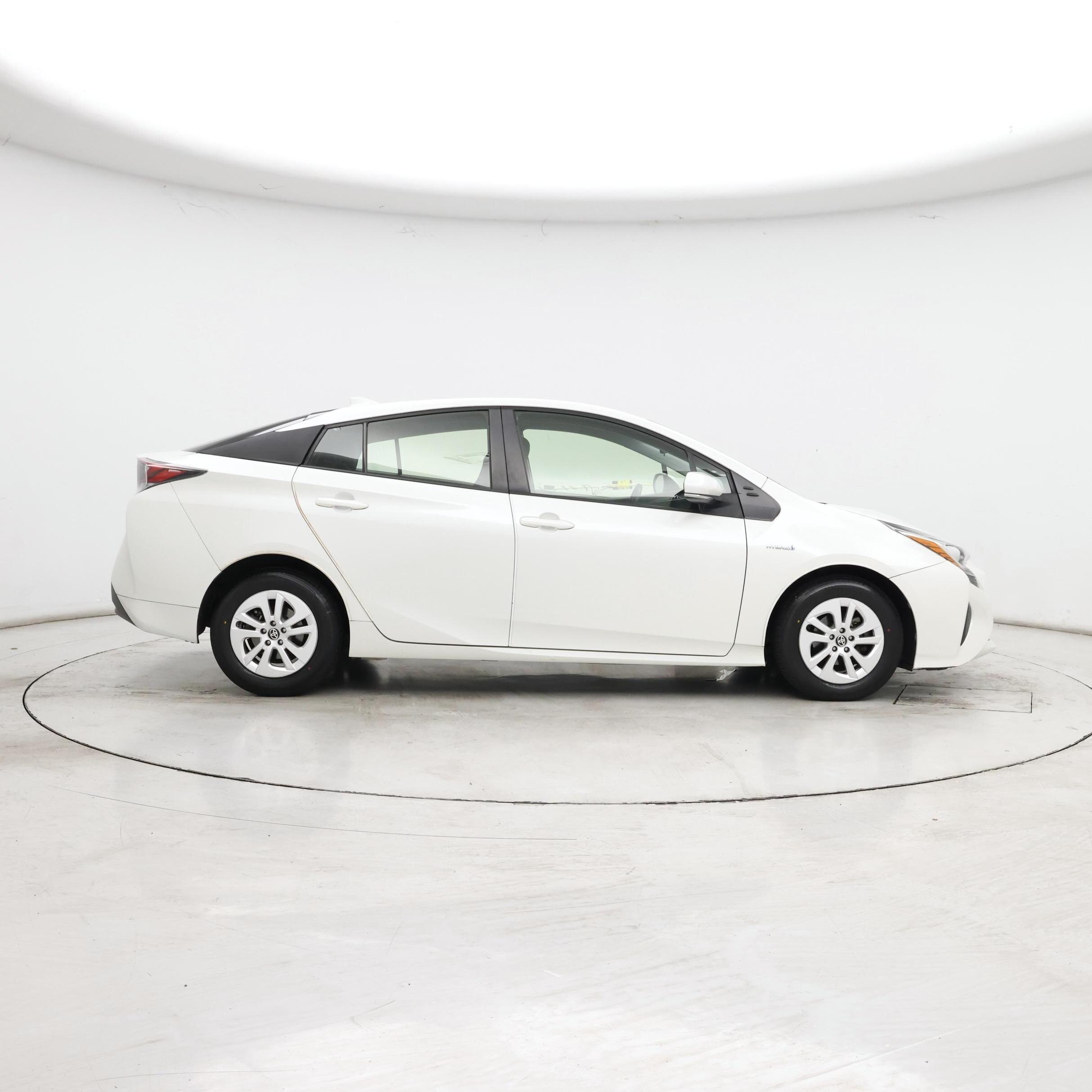 Thumbnail: 2016 Toyota Prius - 7