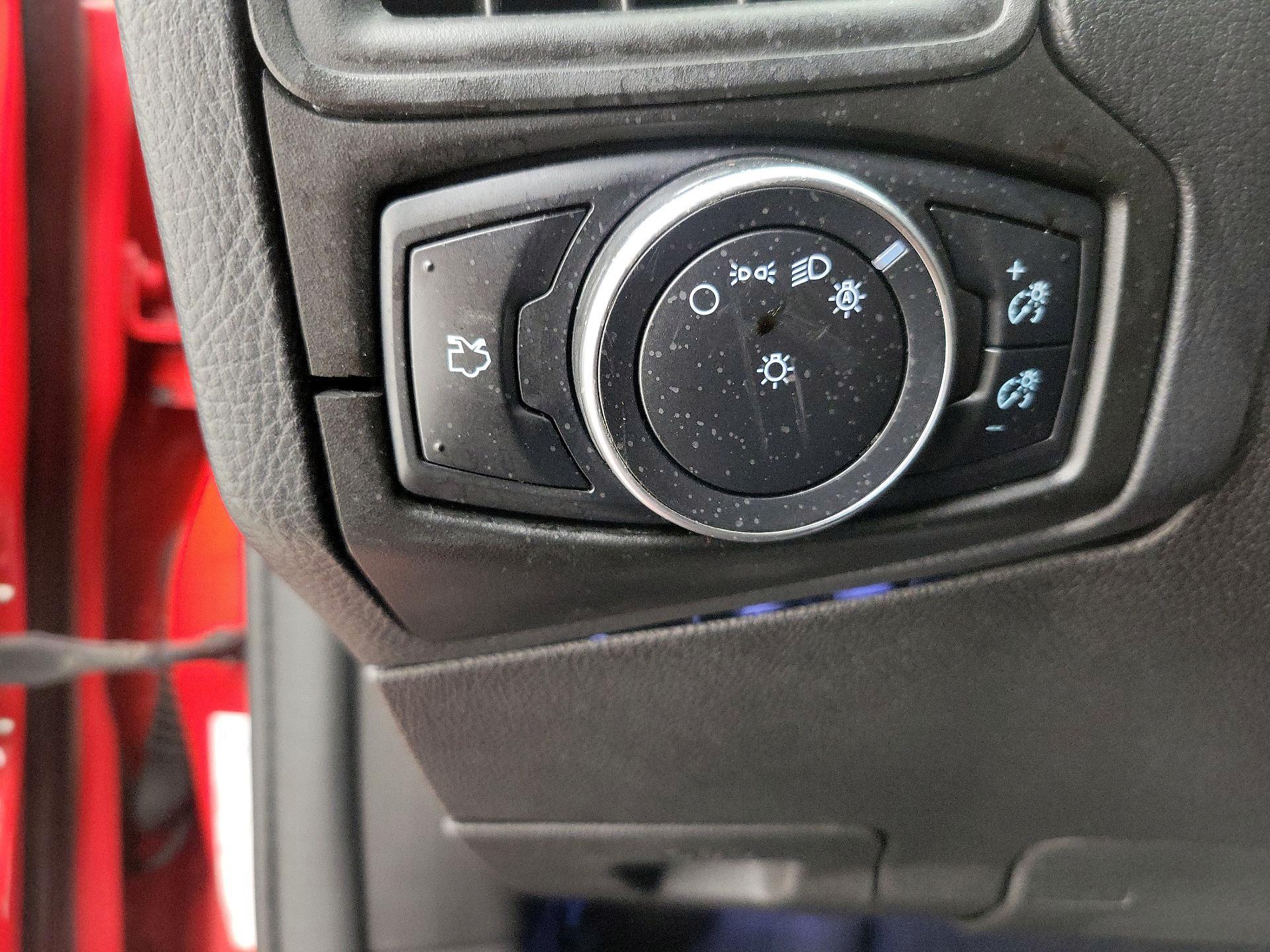 Thumbnail: 2015 Ford Focus - 13
