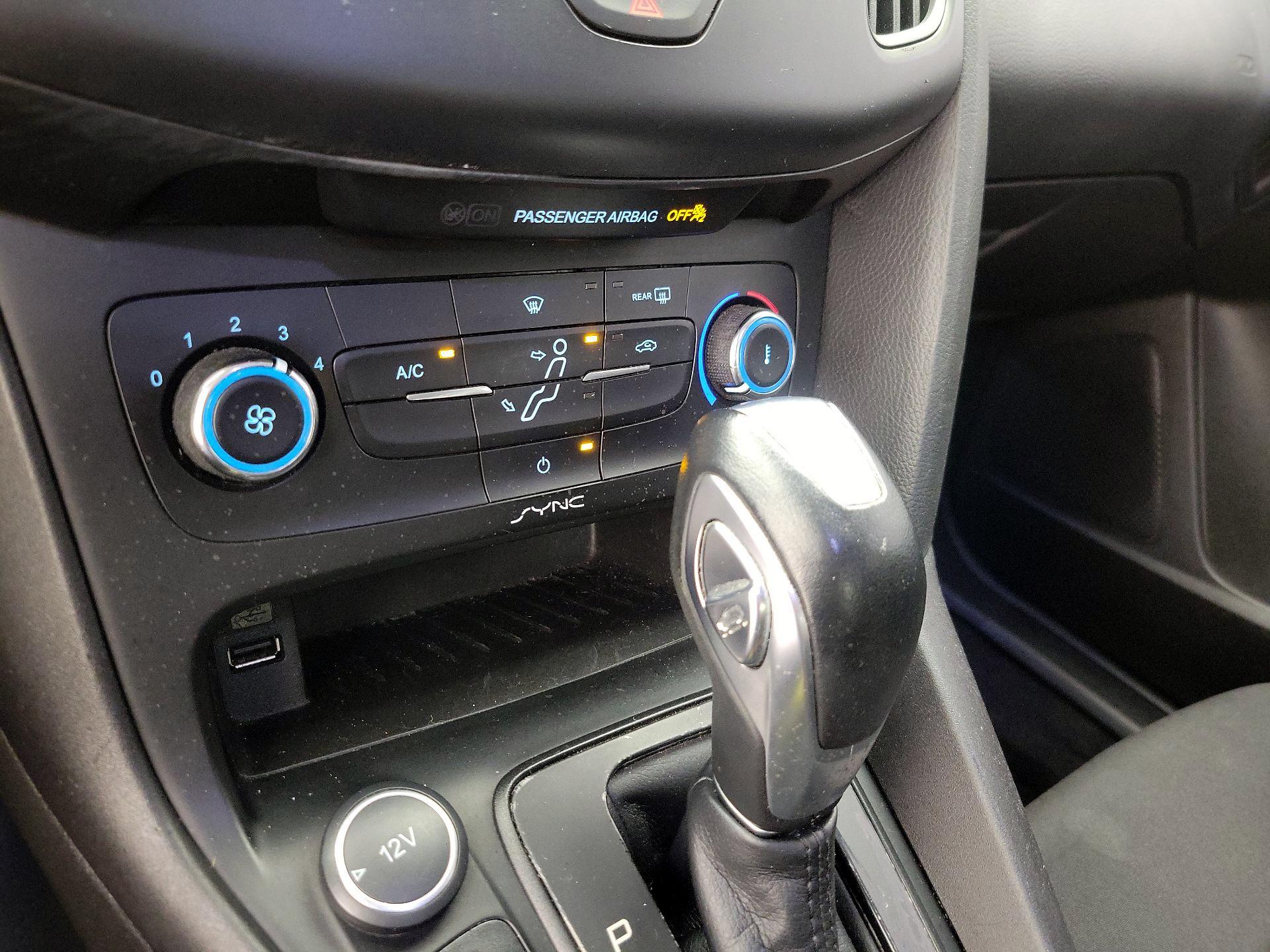 Thumbnail: 2015 Ford Focus - 16