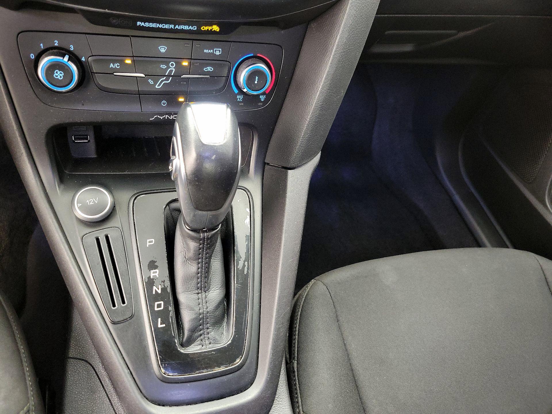 Thumbnail: 2015 Ford Focus - 17