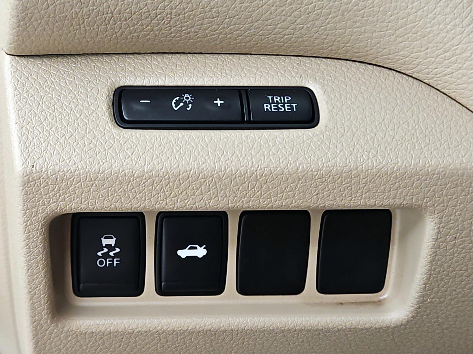 Thumbnail: 2014 Nissan Altima - 13