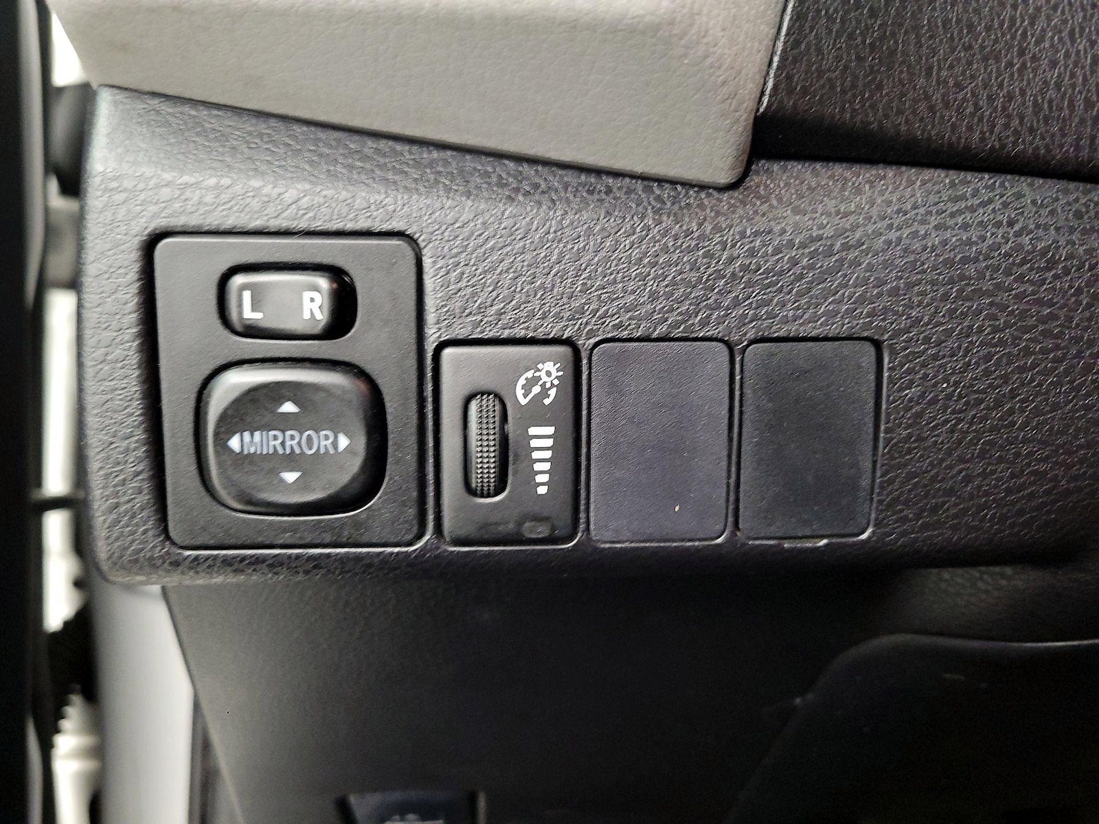 2016 Toyota Corolla LE - Photo 14