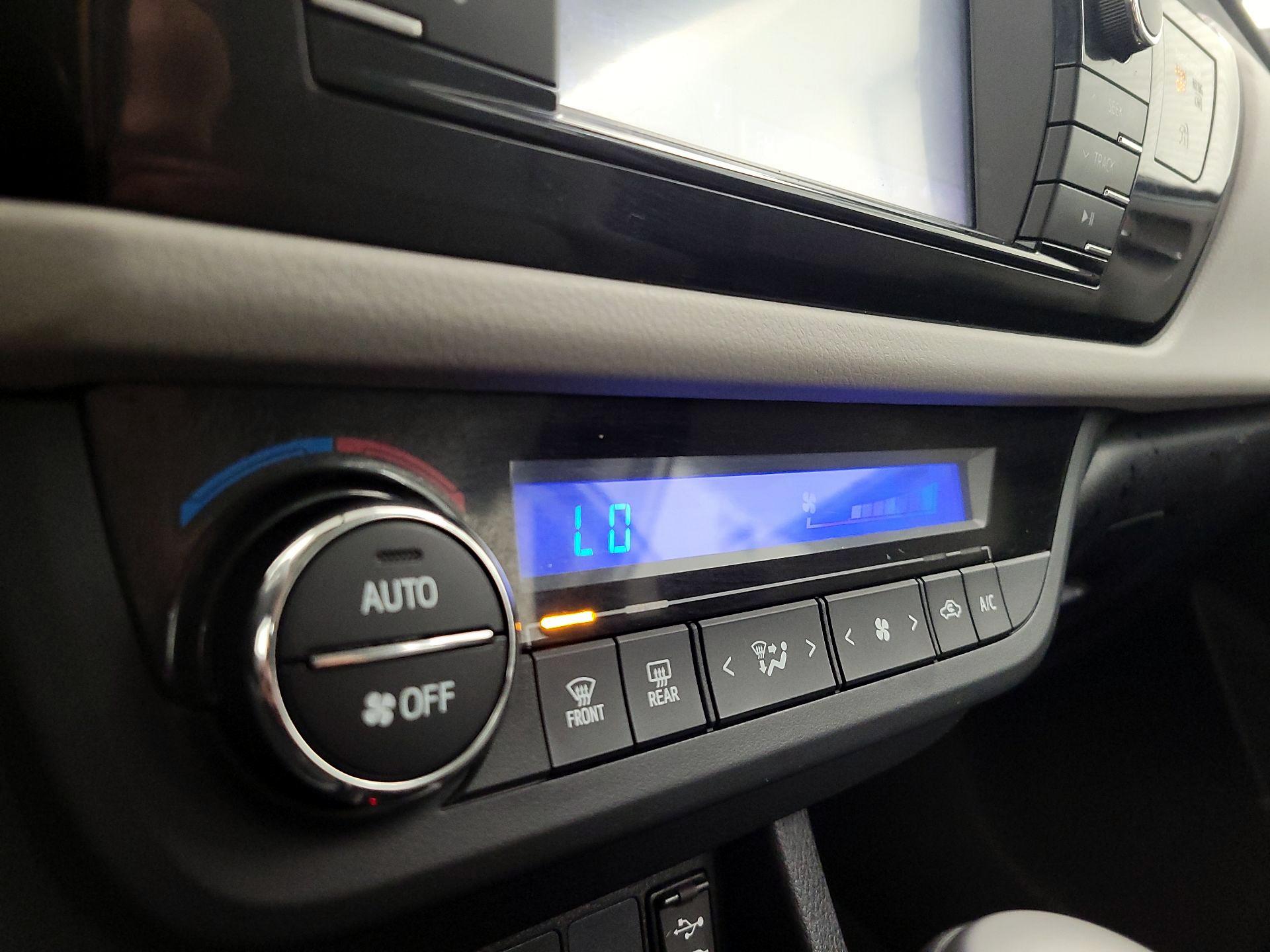 Thumbnail: 2016 Toyota Corolla - 16