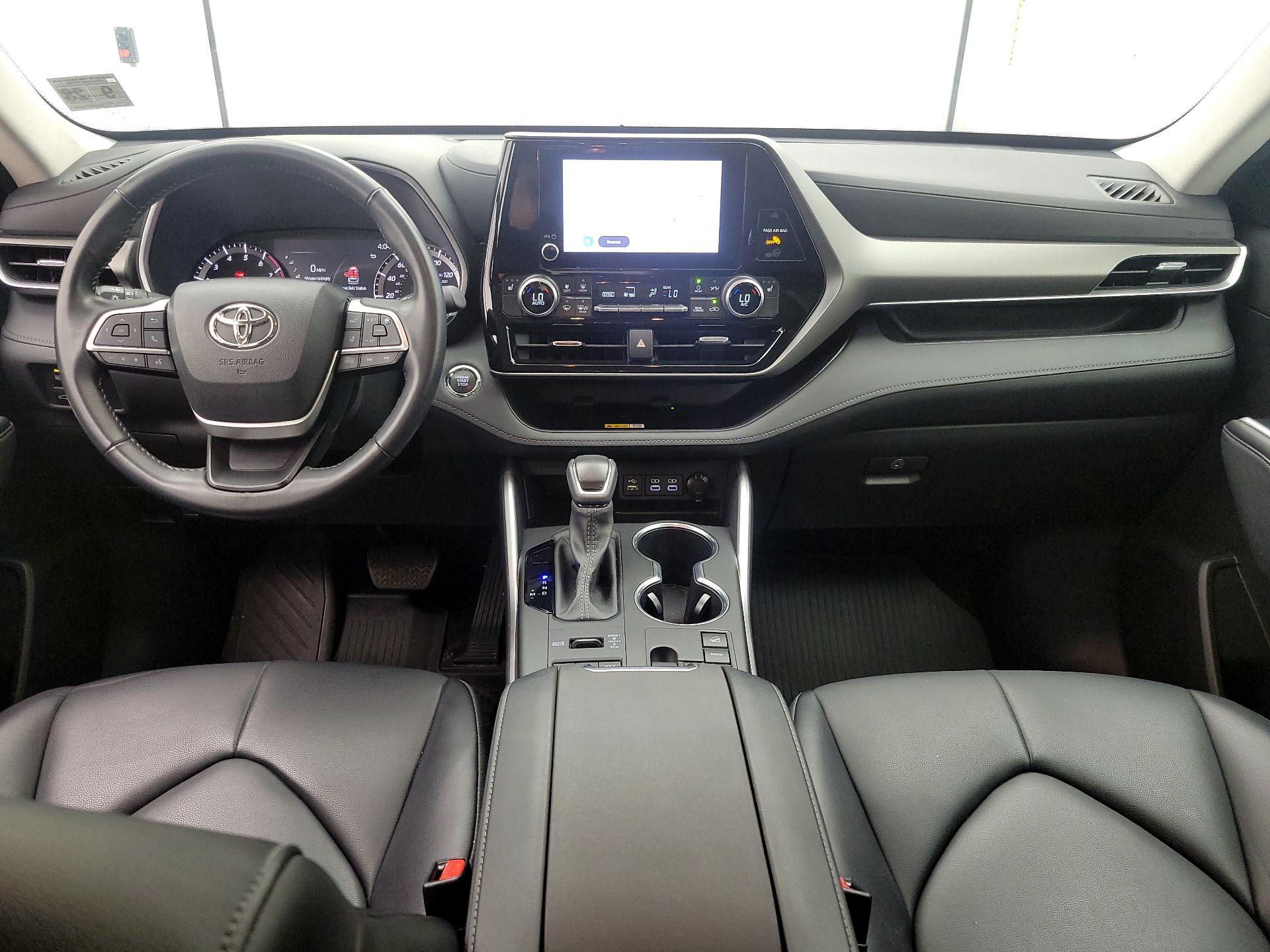 Thumbnail: 2023 Toyota Highlander - 9