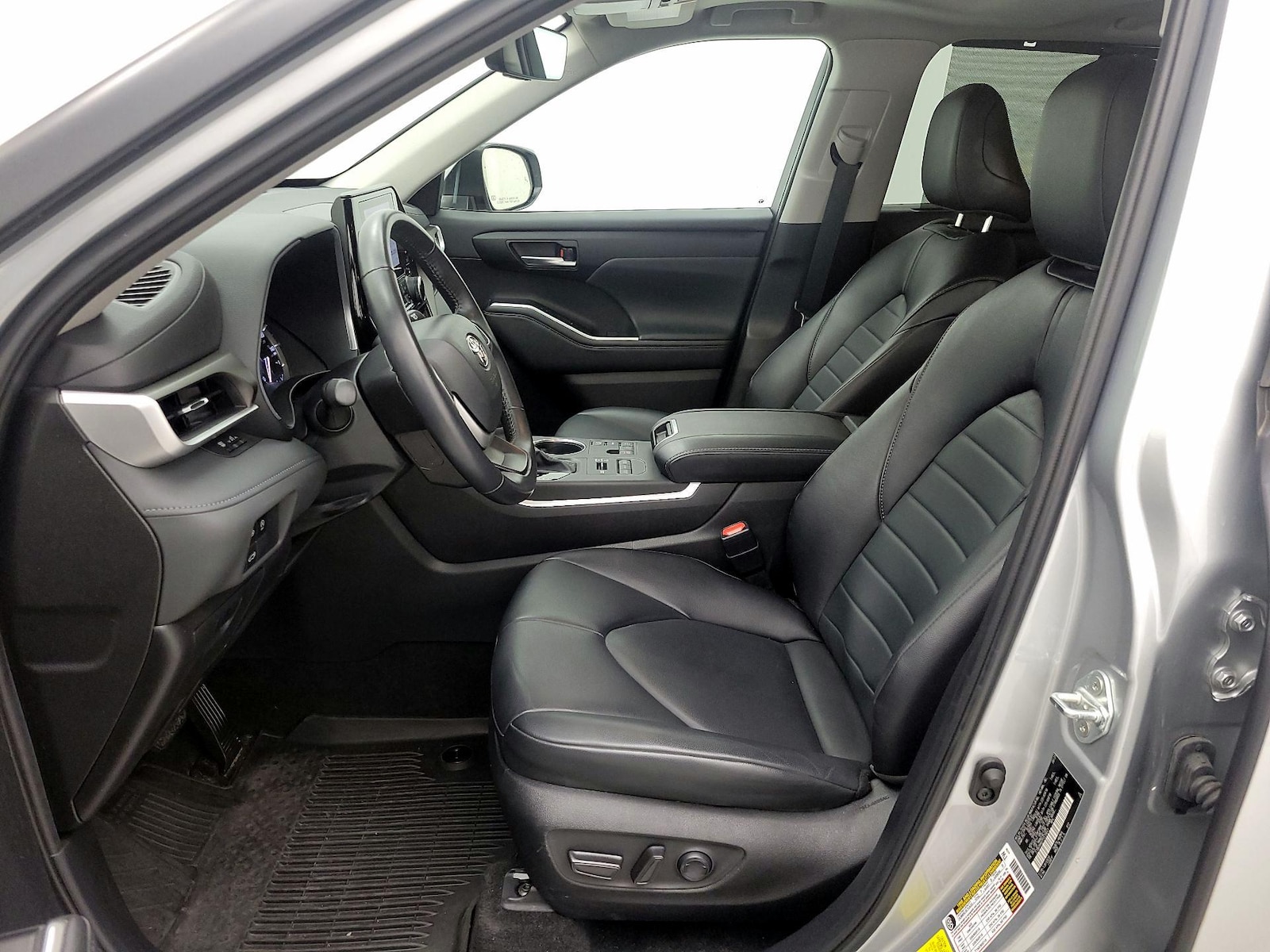 2023 Toyota Highlander XLE - Photo 12