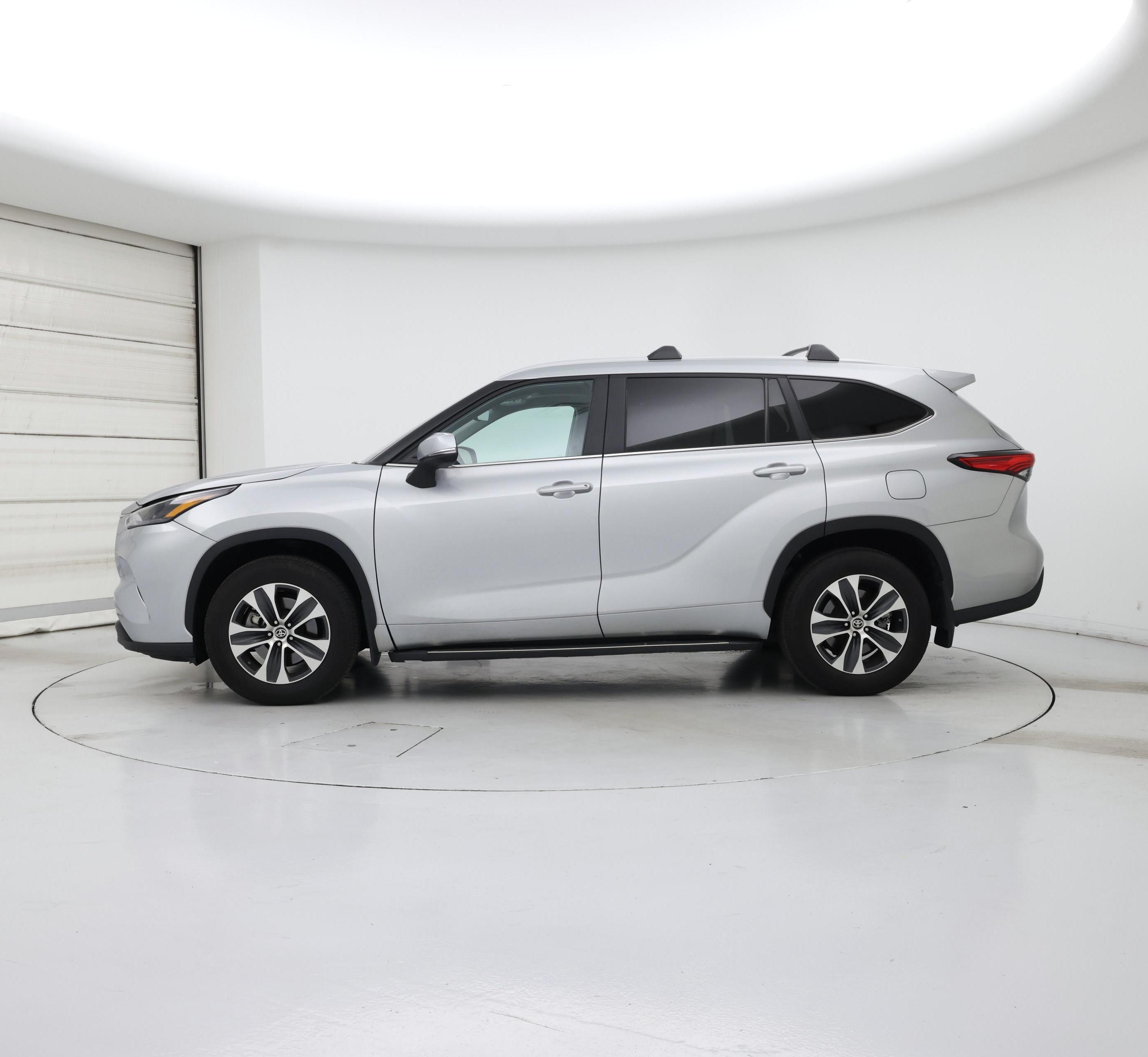 Thumbnail: 2023 Toyota Highlander - 3