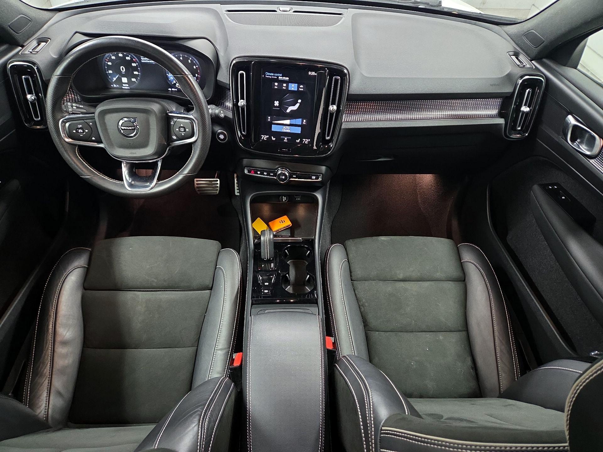 Thumbnail: 2021 Volvo XC40 - 9