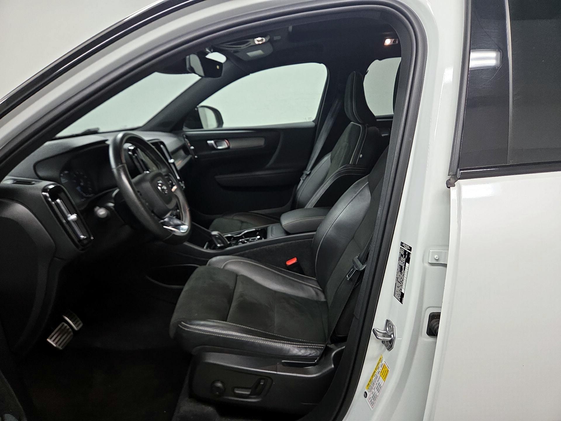 Thumbnail: 2021 Volvo XC40 - 11