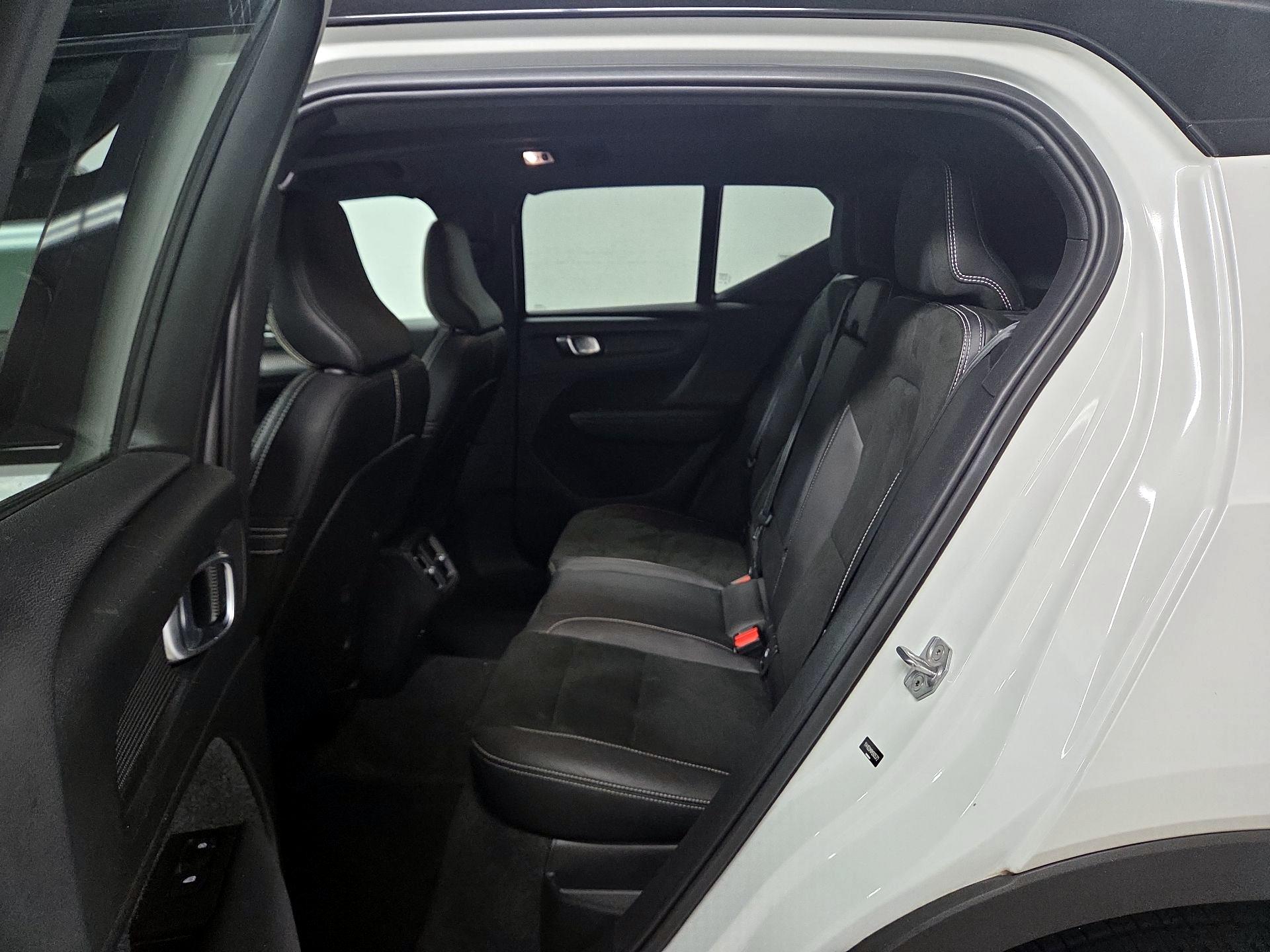 Thumbnail: 2021 Volvo XC40 - 15