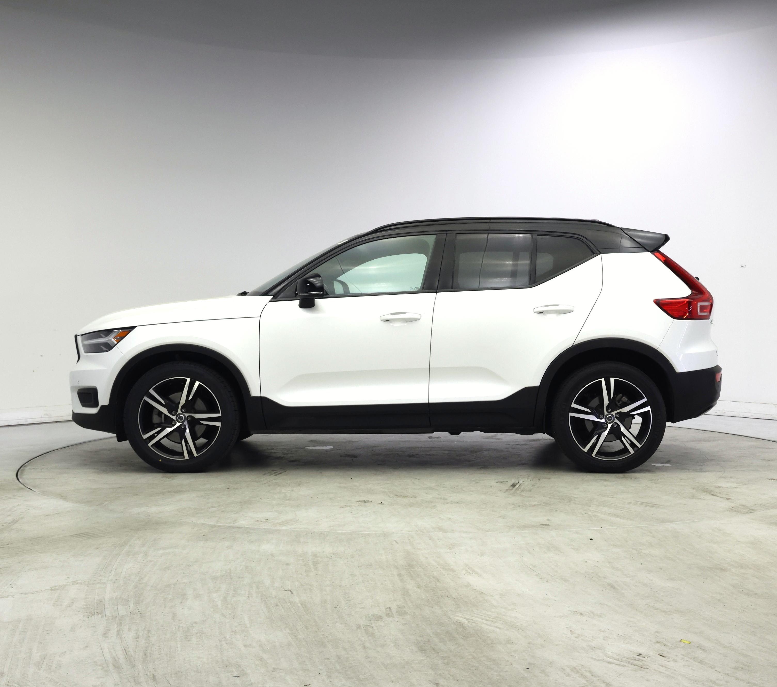 Thumbnail: 2021 Volvo XC40 - 3
