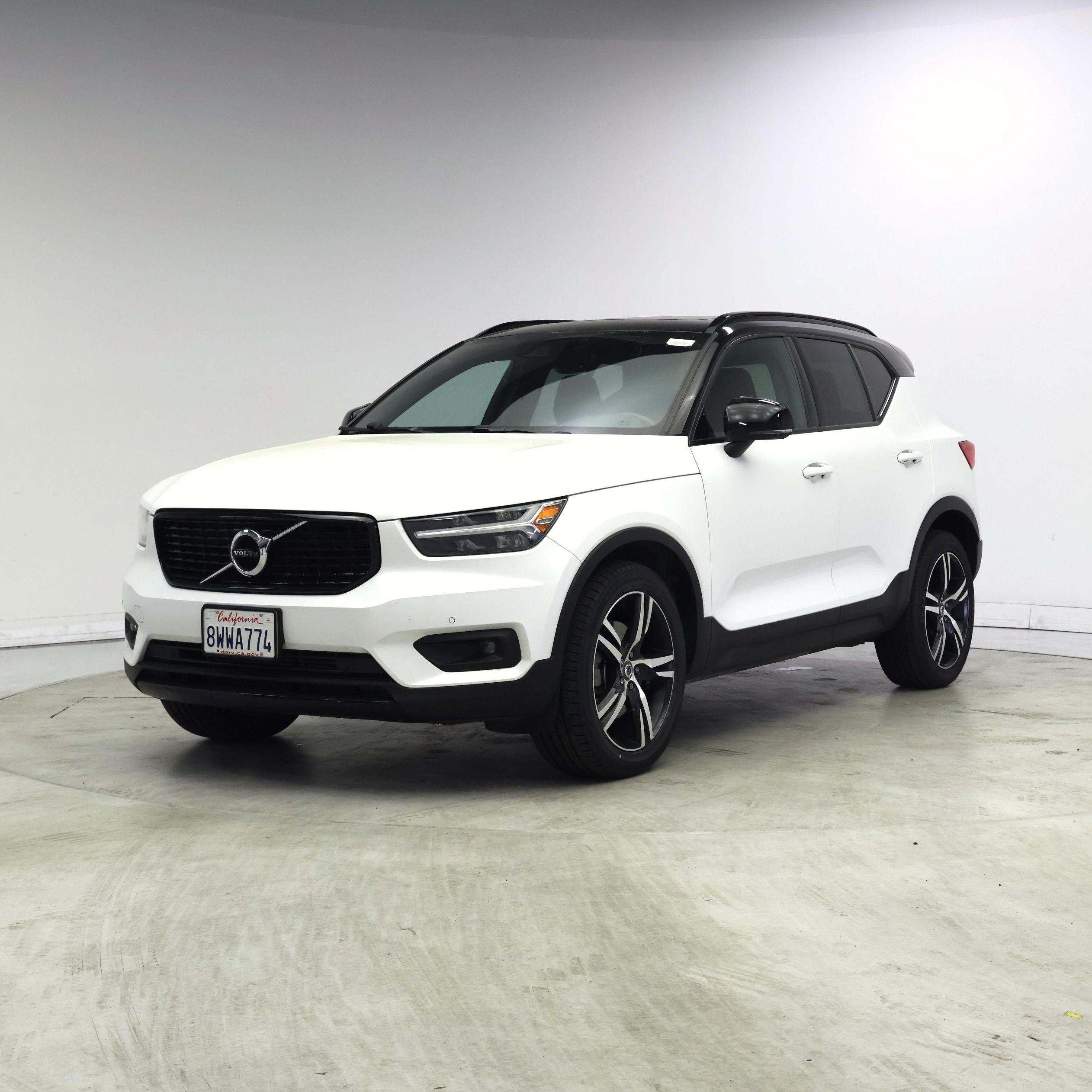 Thumbnail: 2021 Volvo XC40 - 4
