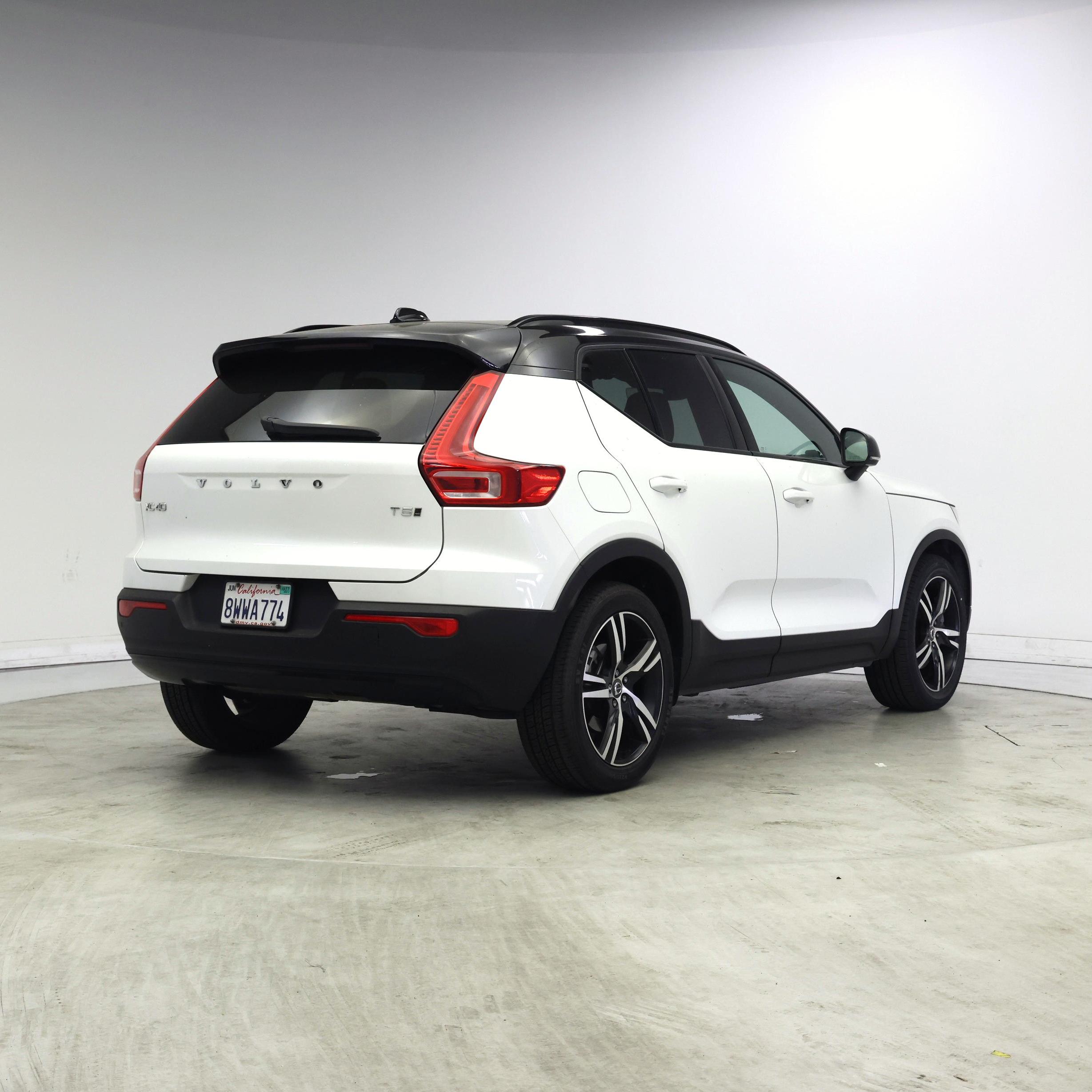 Thumbnail: 2021 Volvo XC40 - 8