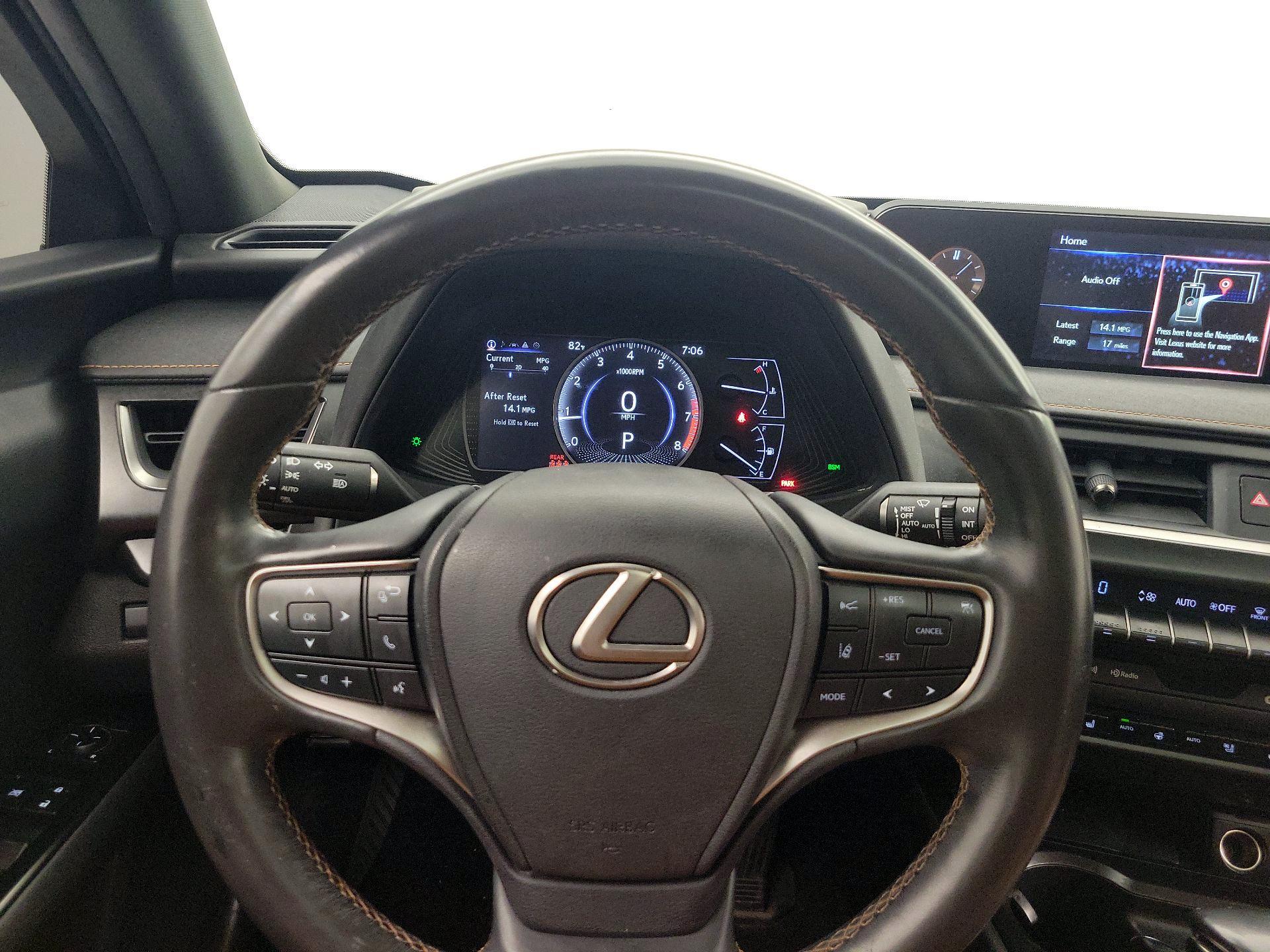 Thumbnail: 2019 Lexus UX - 10