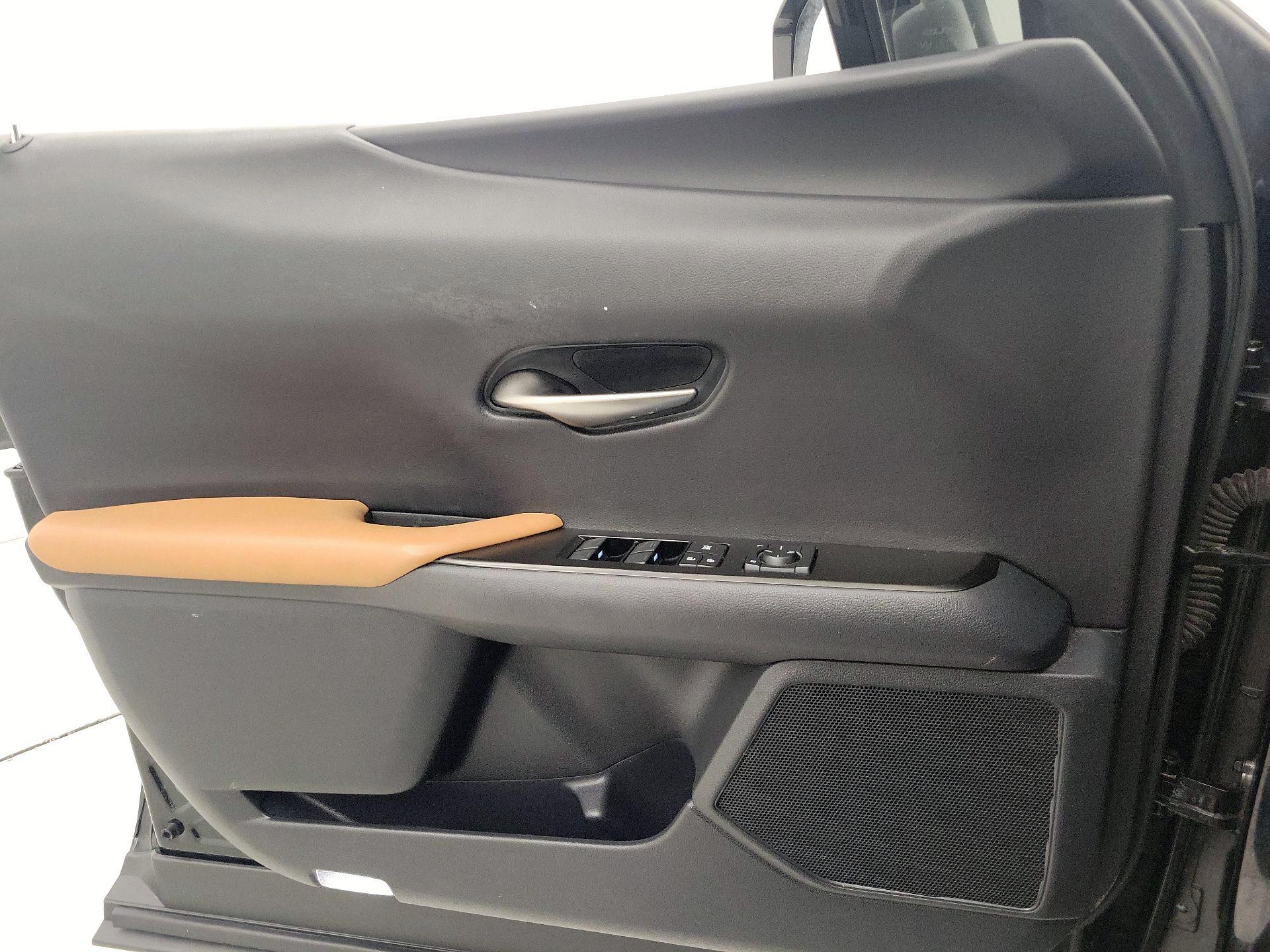 Thumbnail: 2019 Lexus UX - 12