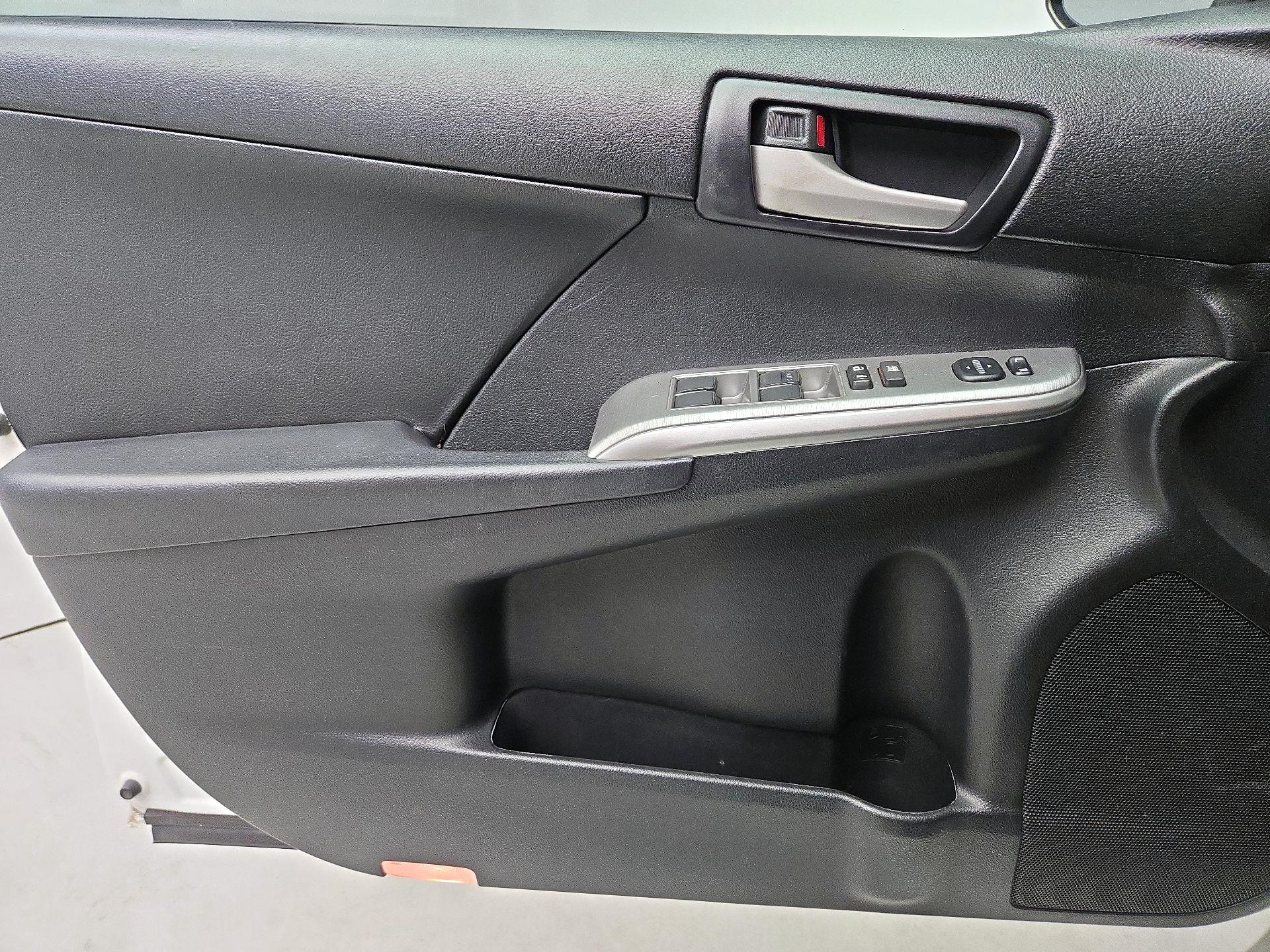 Thumbnail: 2014 Toyota Camry - 12