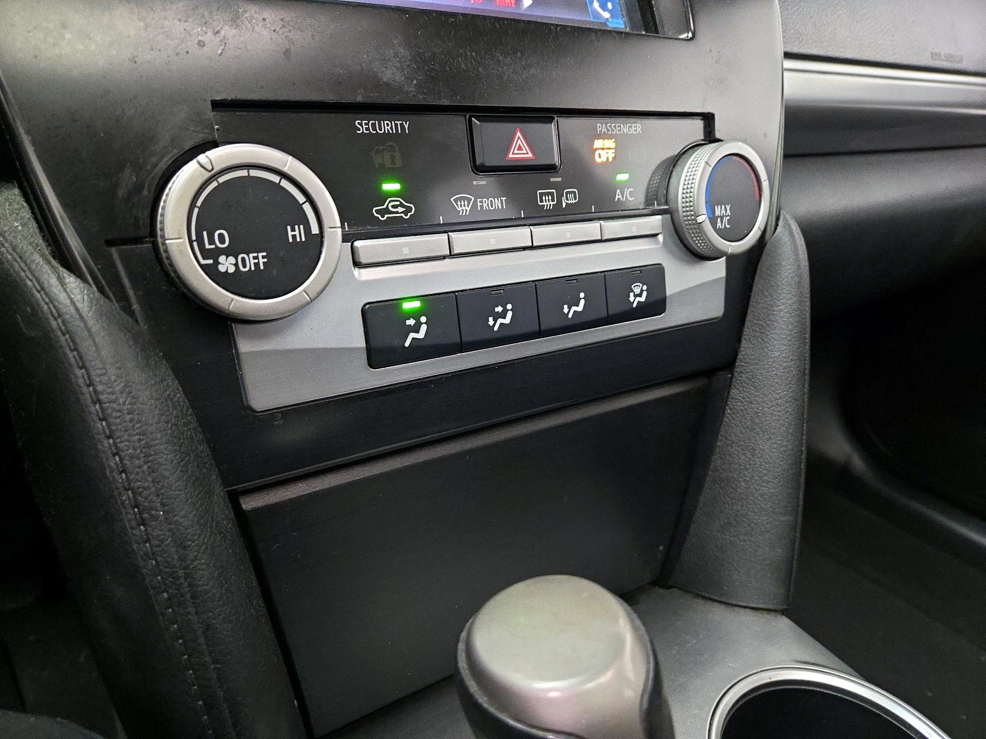Thumbnail: 2014 Toyota Camry - 16