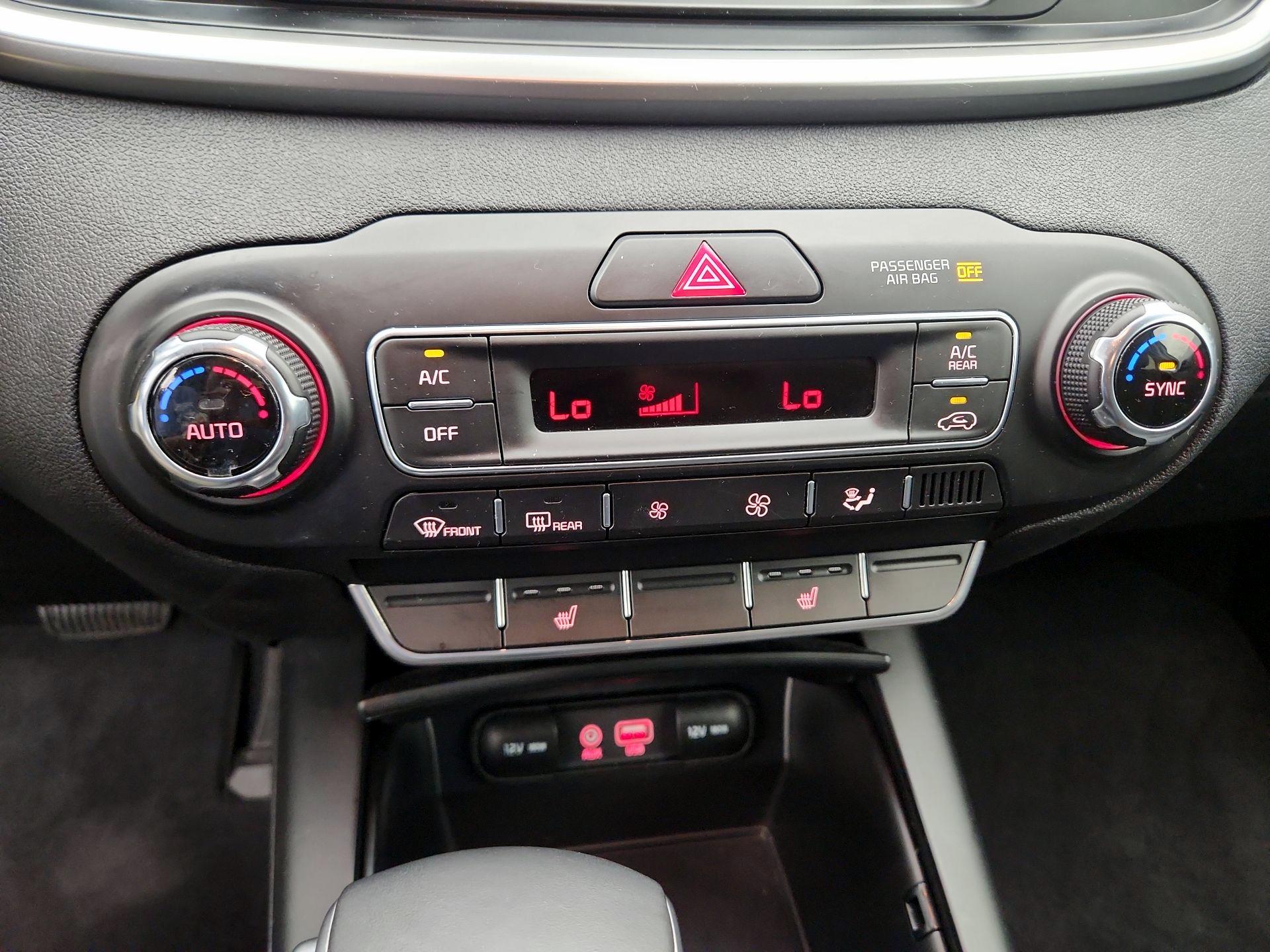Thumbnail: 2019 Kia Sorento - 16