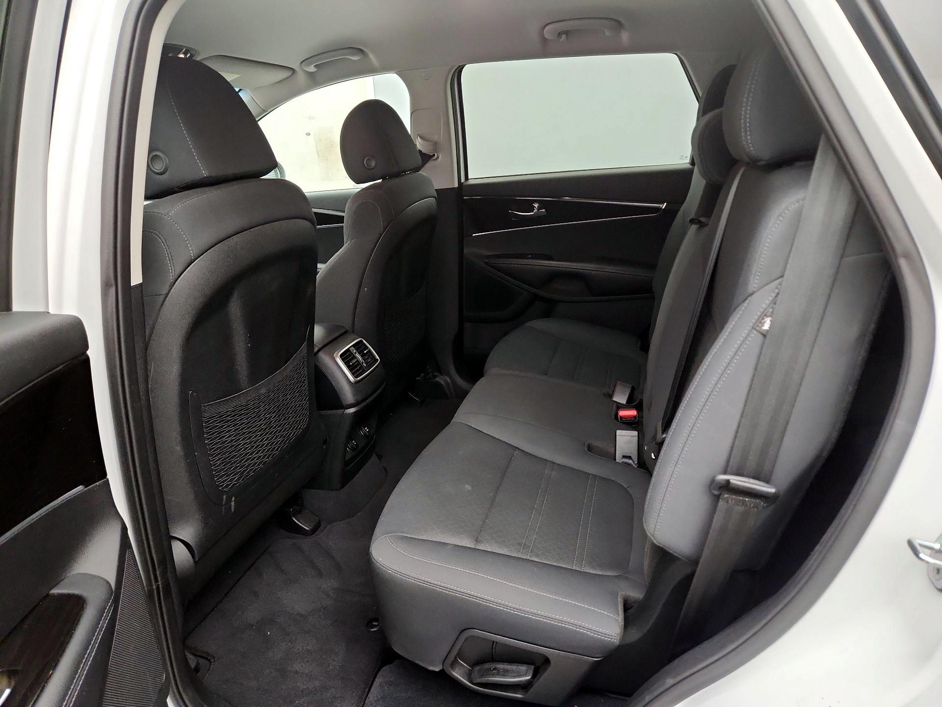 Thumbnail: 2019 Kia Sorento - 19
