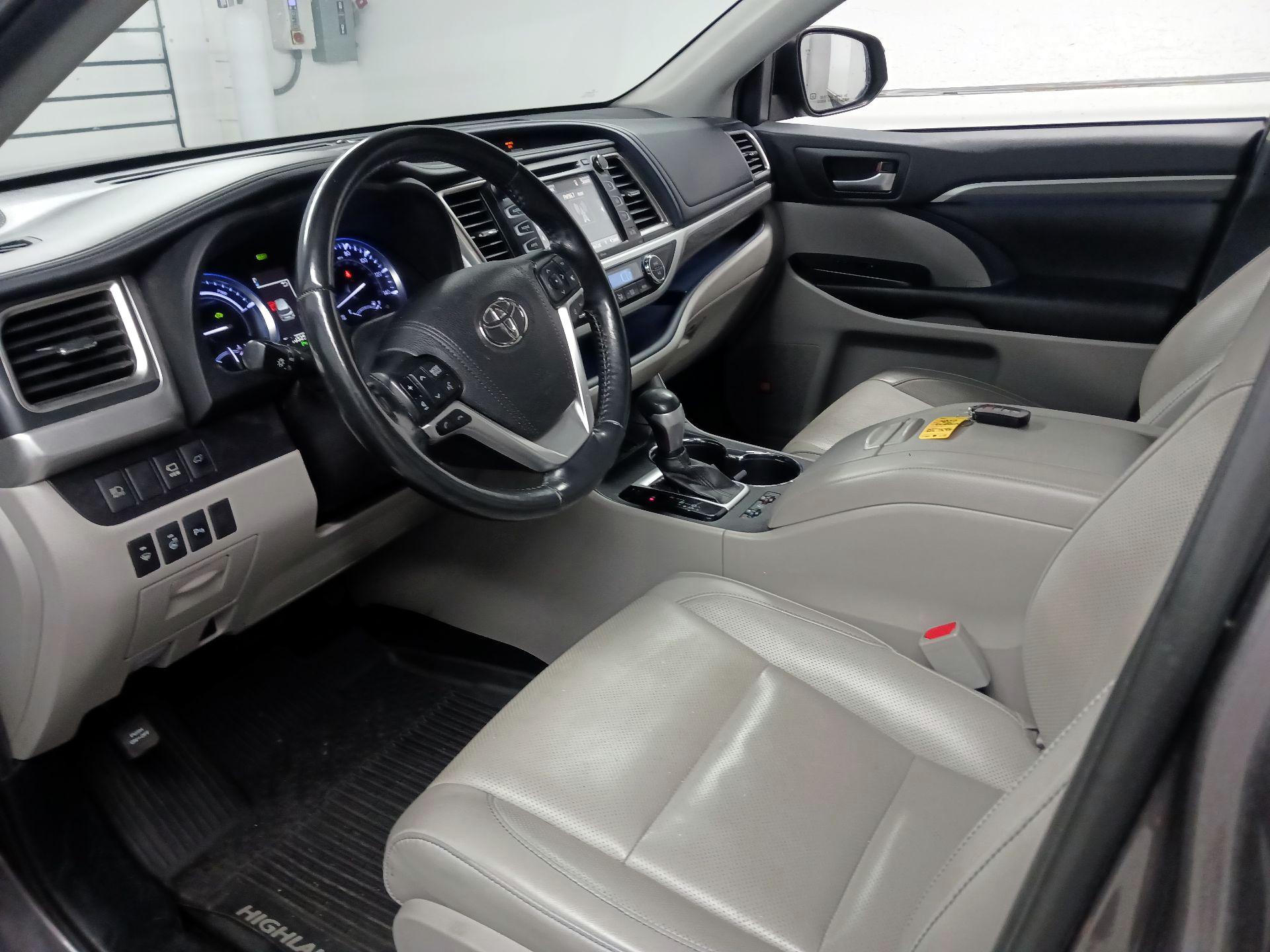 Thumbnail: 2019 Toyota Highlander - 11