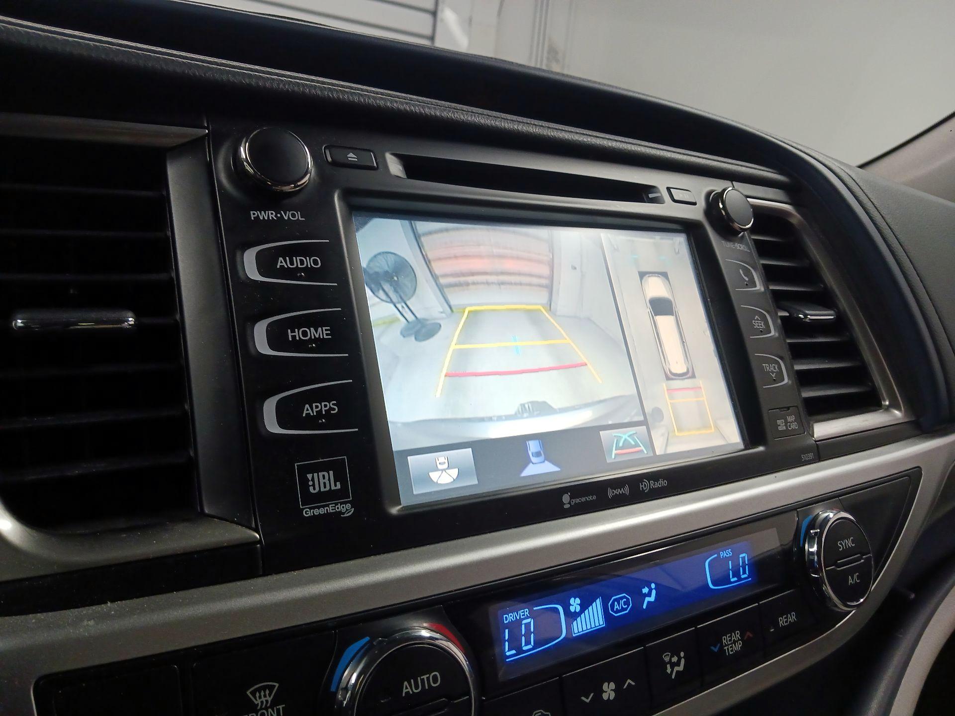 Thumbnail: 2019 Toyota Highlander - 14