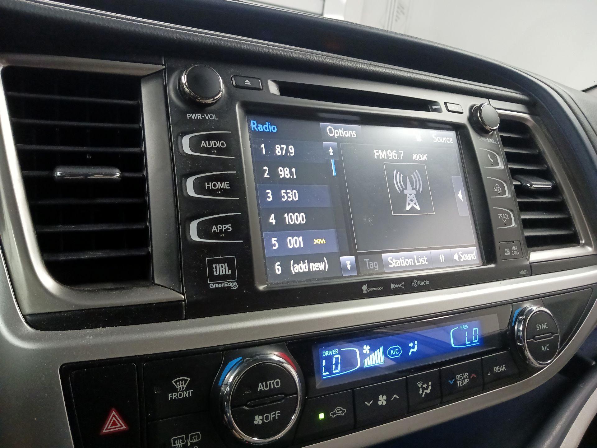 Thumbnail: 2019 Toyota Highlander - 15