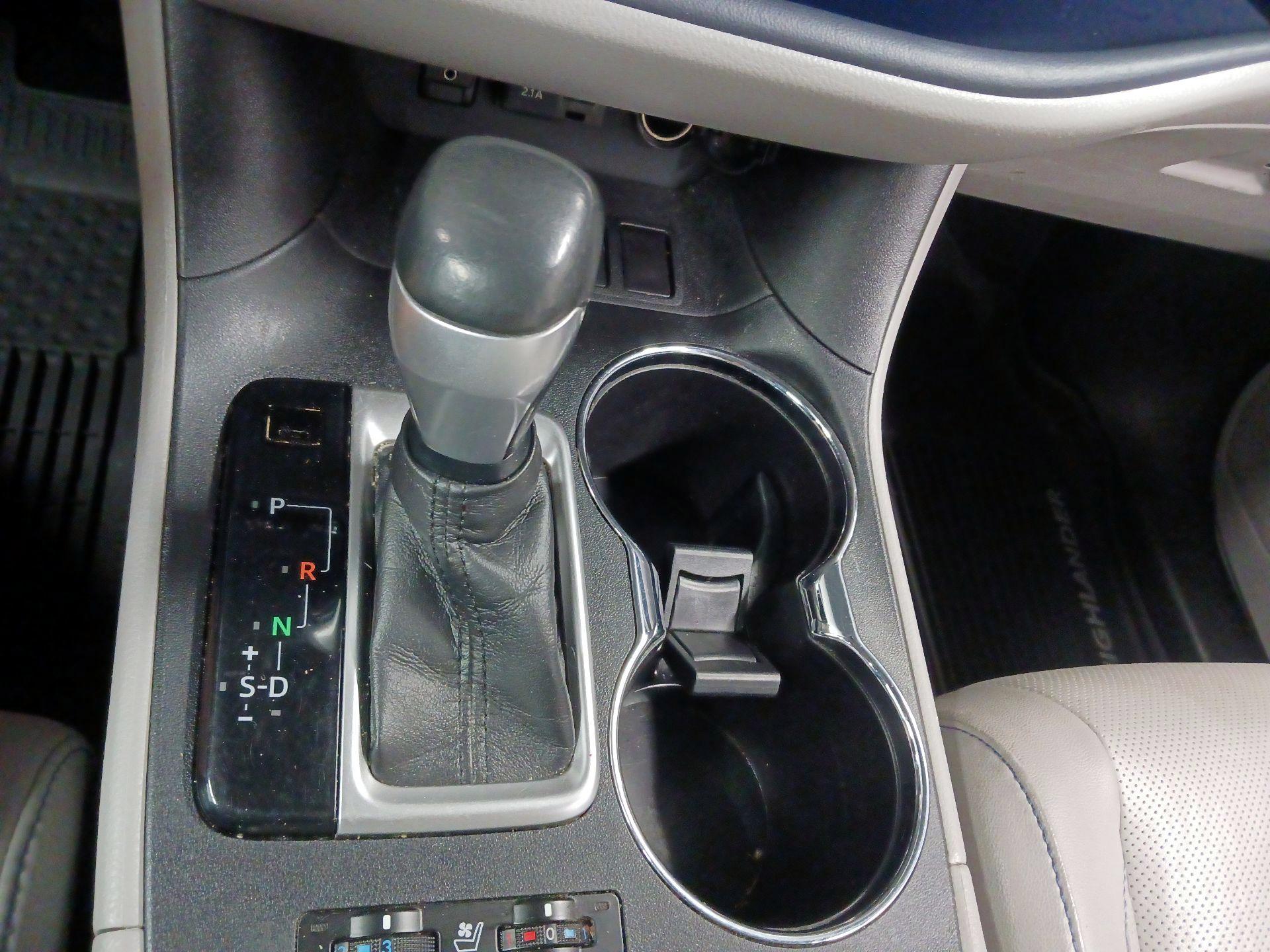Thumbnail: 2019 Toyota Highlander - 17