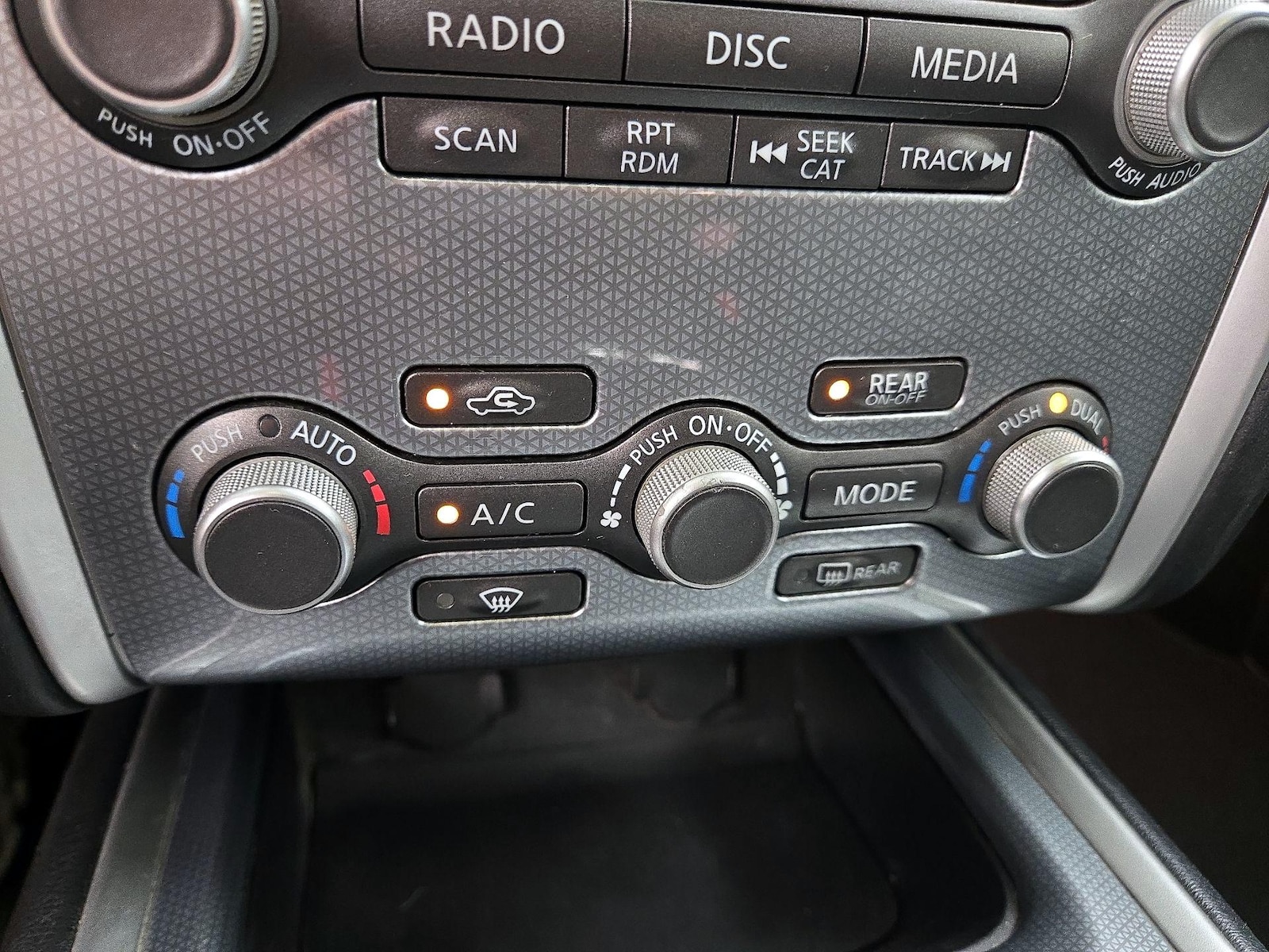 2017 Nissan Pathfinder SL - Photo 18