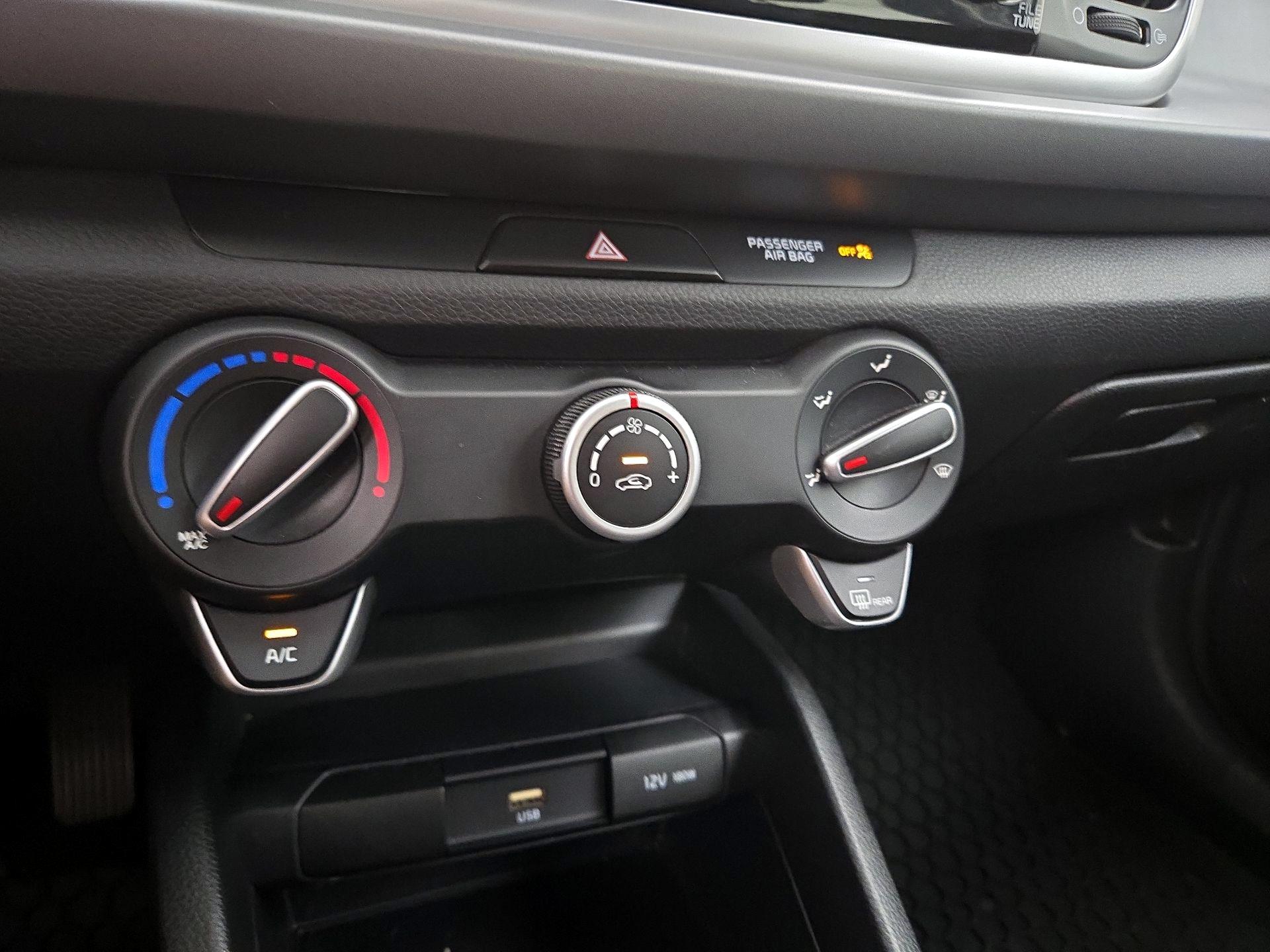 Thumbnail: 2021 Kia Rio - 16