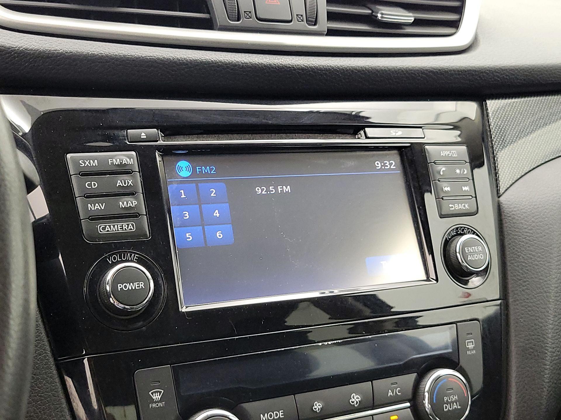 Thumbnail: 2015 Nissan Rogue - 16