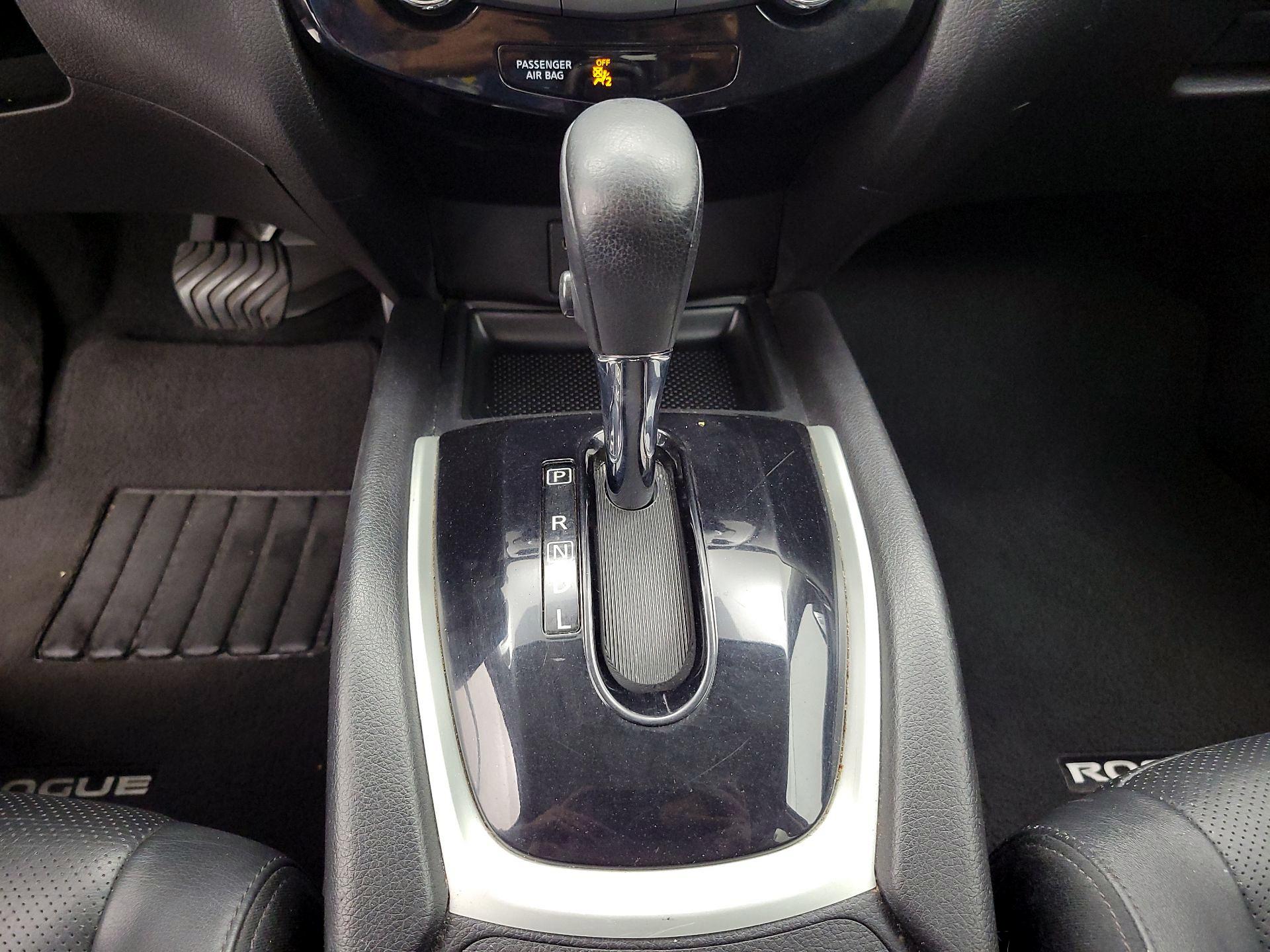 Thumbnail: 2015 Nissan Rogue - 18