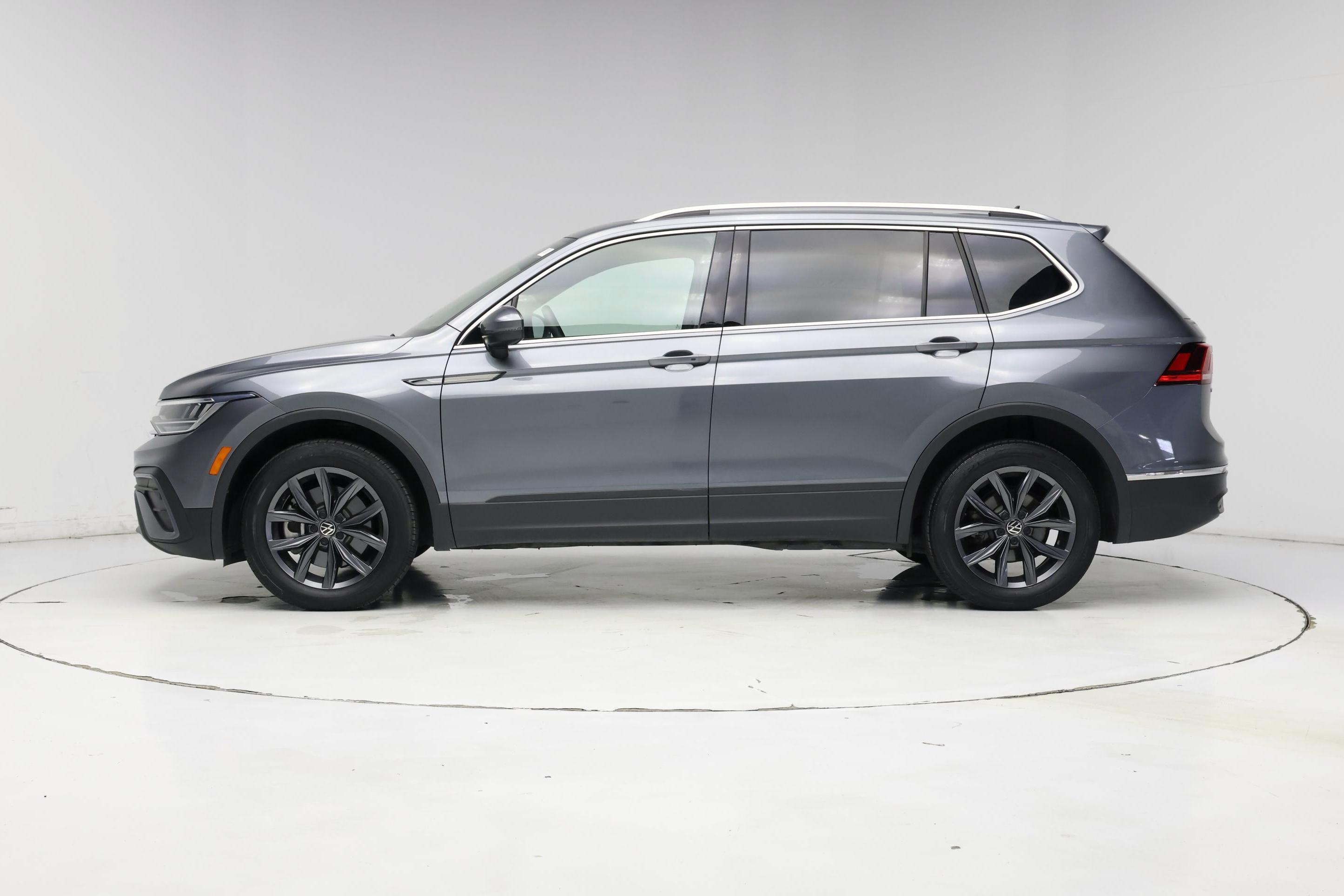 Thumbnail: 2022 Volkswagen Tiguan - 3