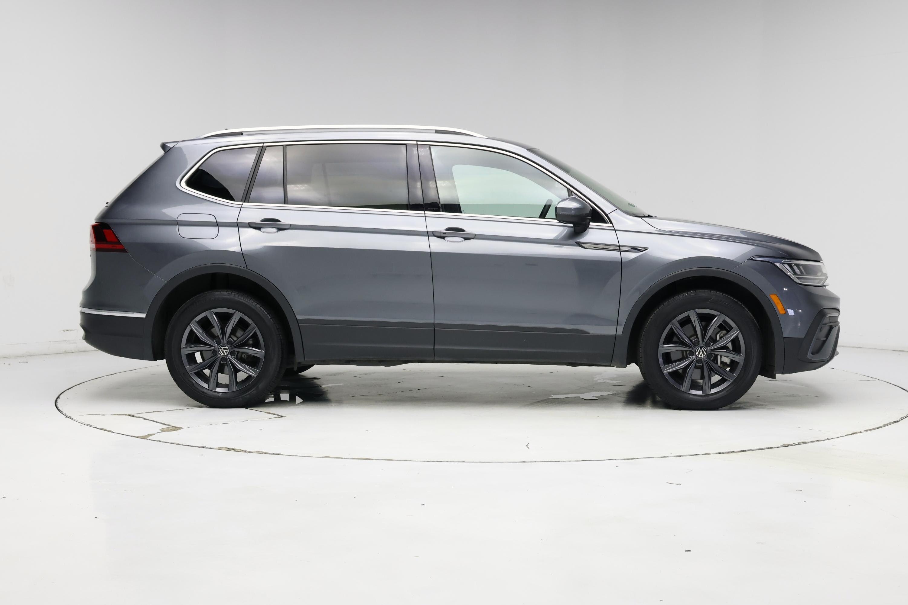 Thumbnail: 2022 Volkswagen Tiguan - 7