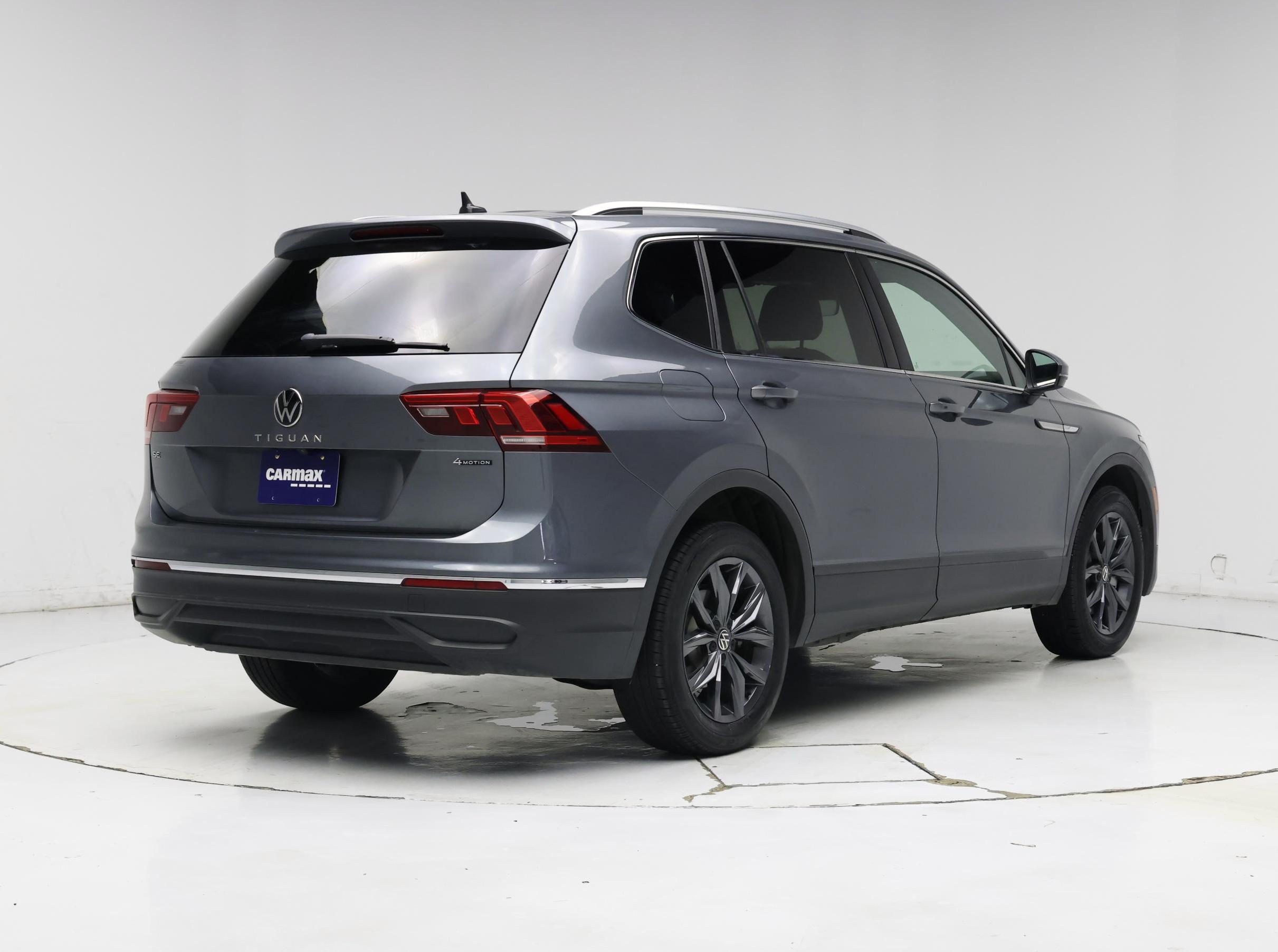 Thumbnail: 2022 Volkswagen Tiguan - 8