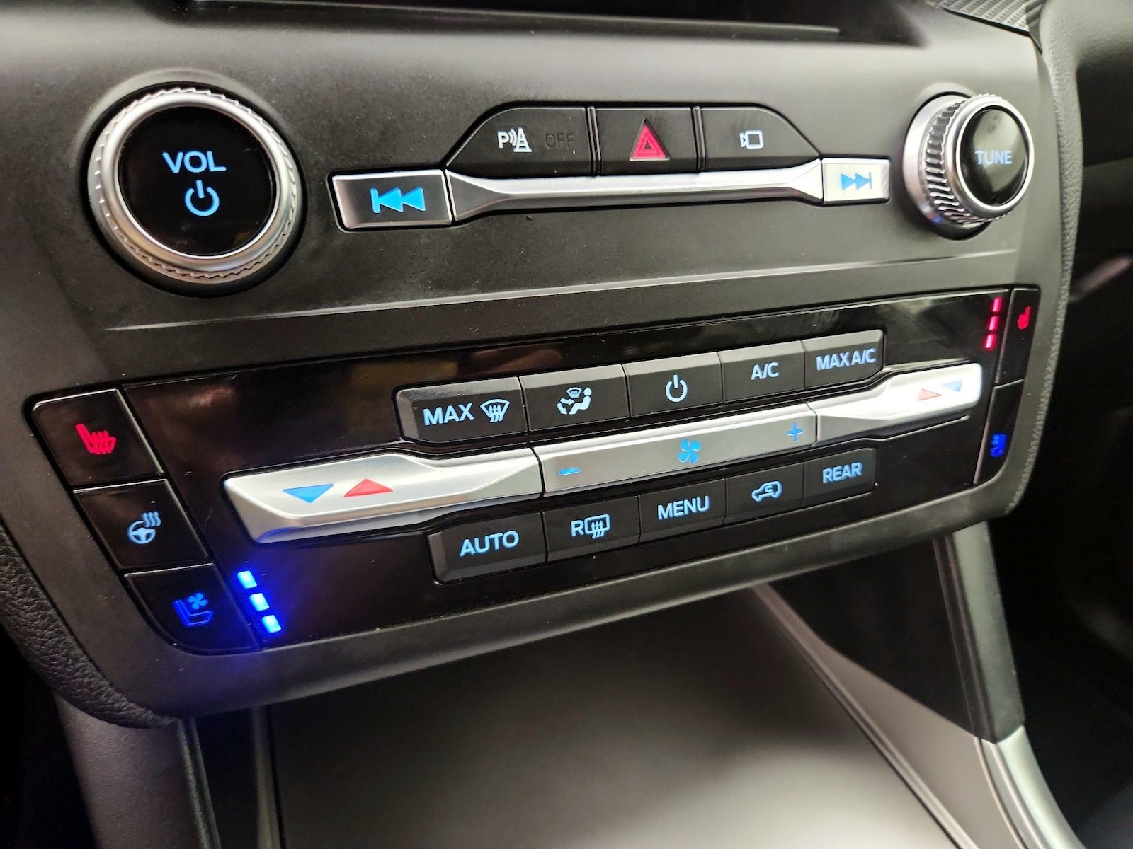 2020 Ford Explorer ST - Photo 18