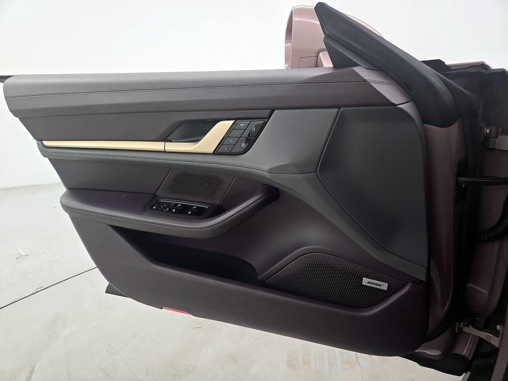 Thumbnail: 2021 Porsche Taycan - 12