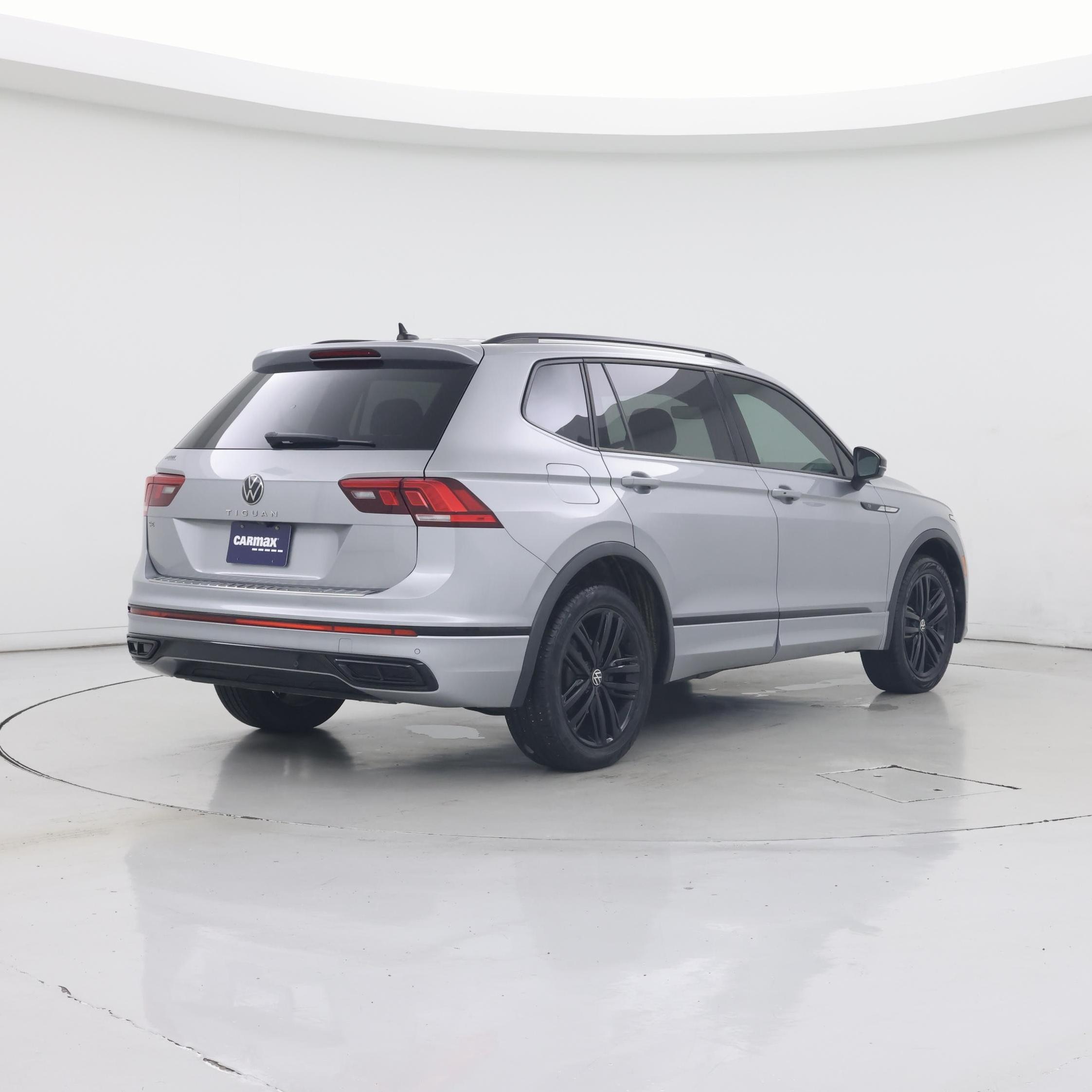 Thumbnail: 2022 Volkswagen Tiguan - 8