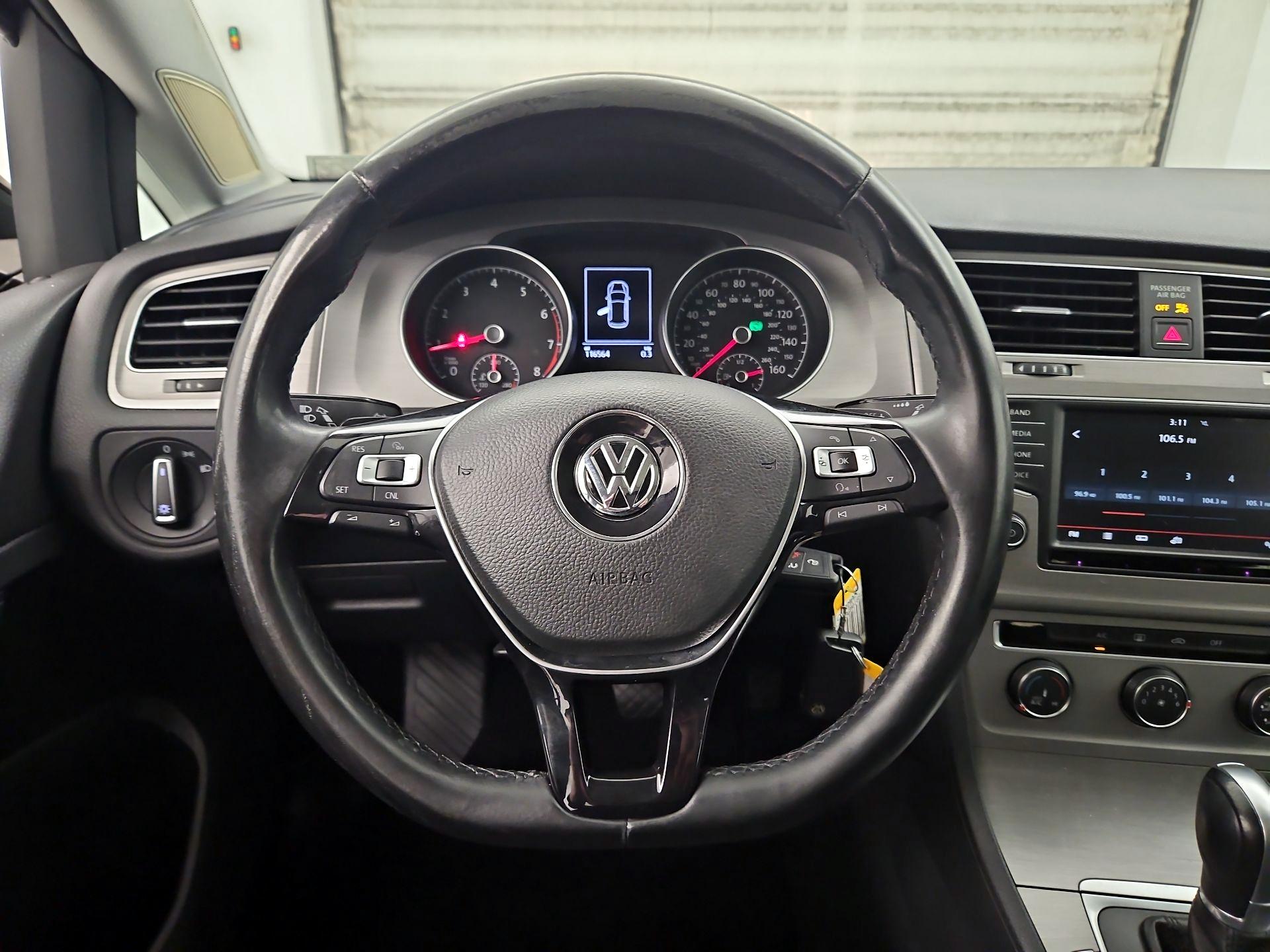 Thumbnail: 2016 Volkswagen Golf - 10
