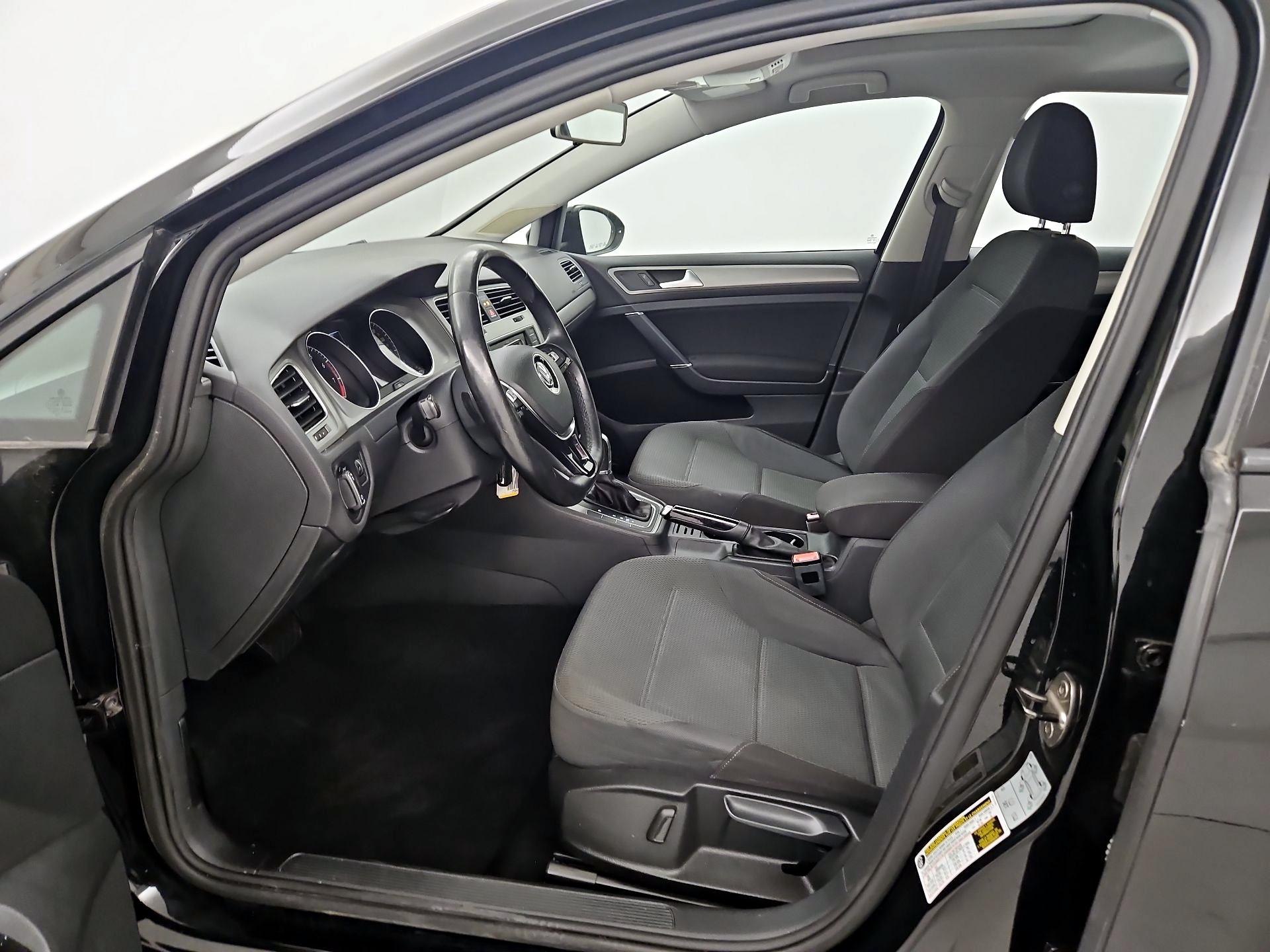 Thumbnail: 2016 Volkswagen Golf - 11
