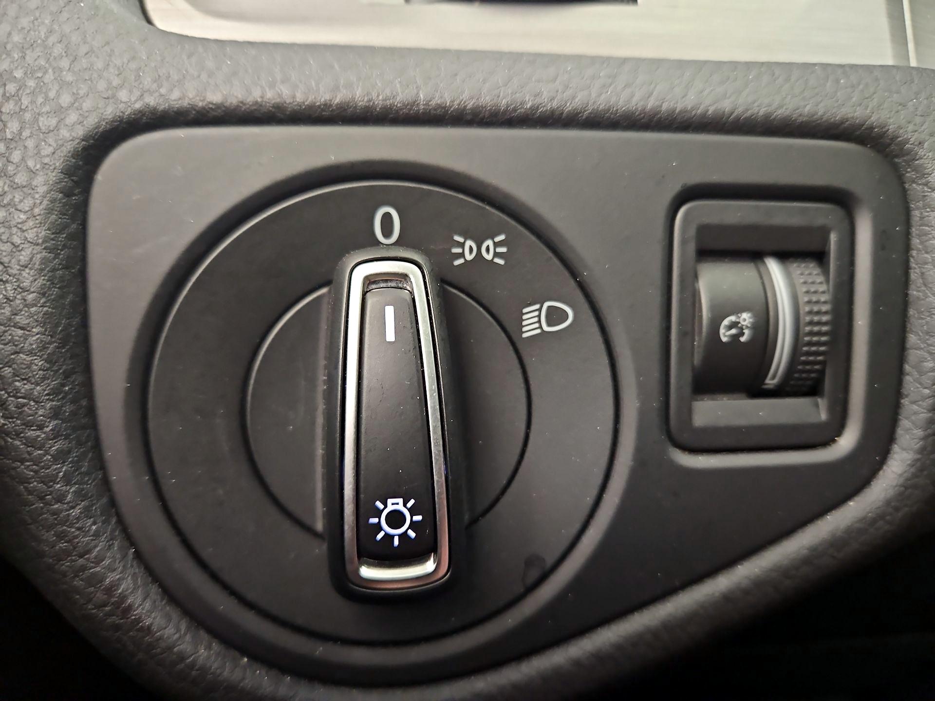 Thumbnail: 2016 Volkswagen Golf - 13