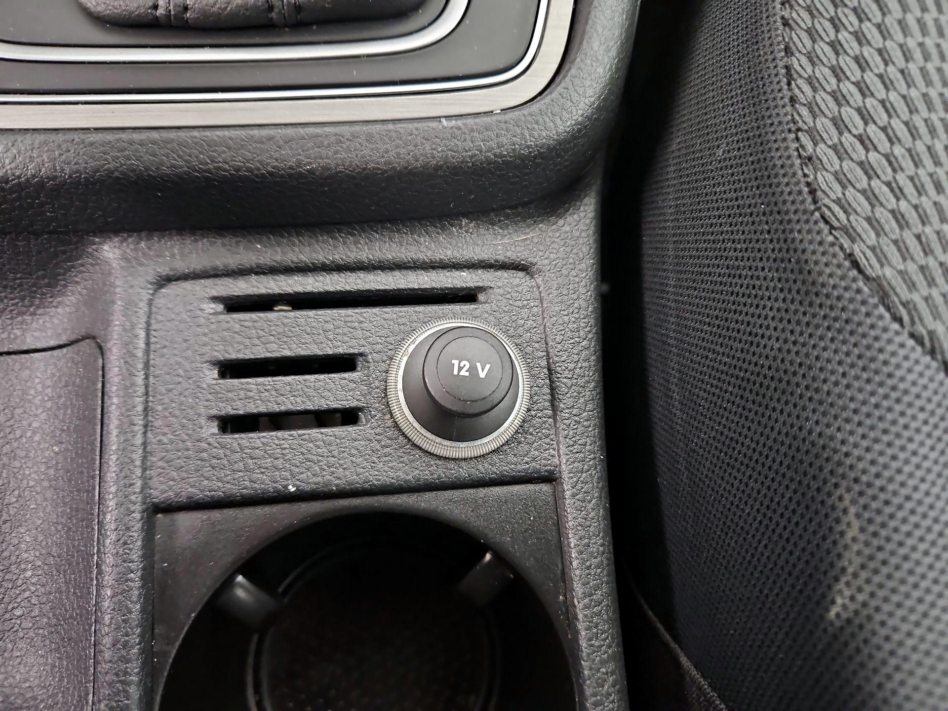 Thumbnail: 2016 Volkswagen Golf - 18