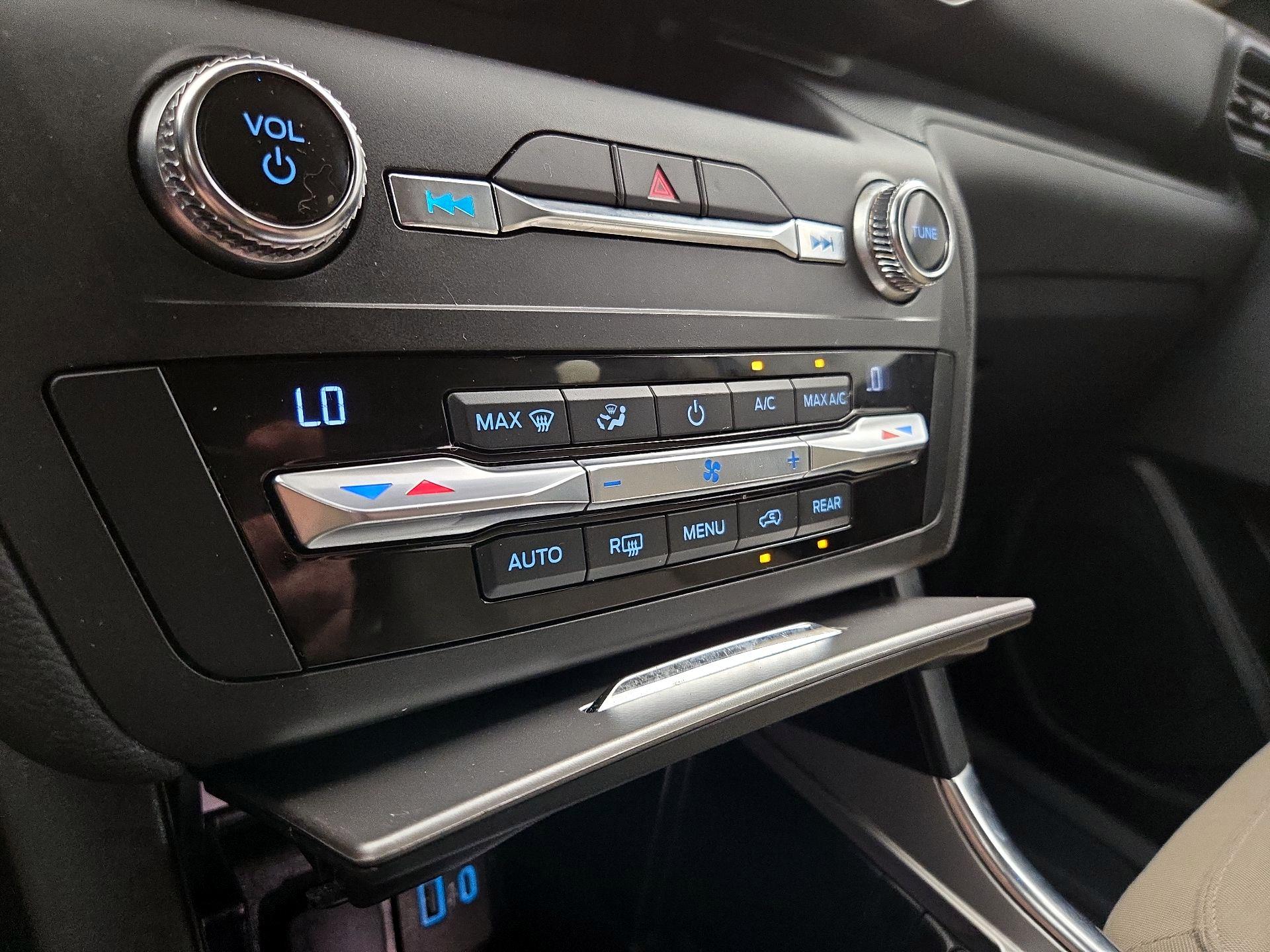 Thumbnail: 2020 Ford Explorer - 16