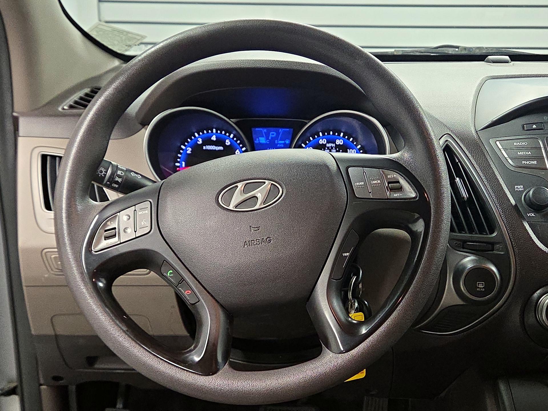 Thumbnail: 2015 Hyundai Tucson - 10