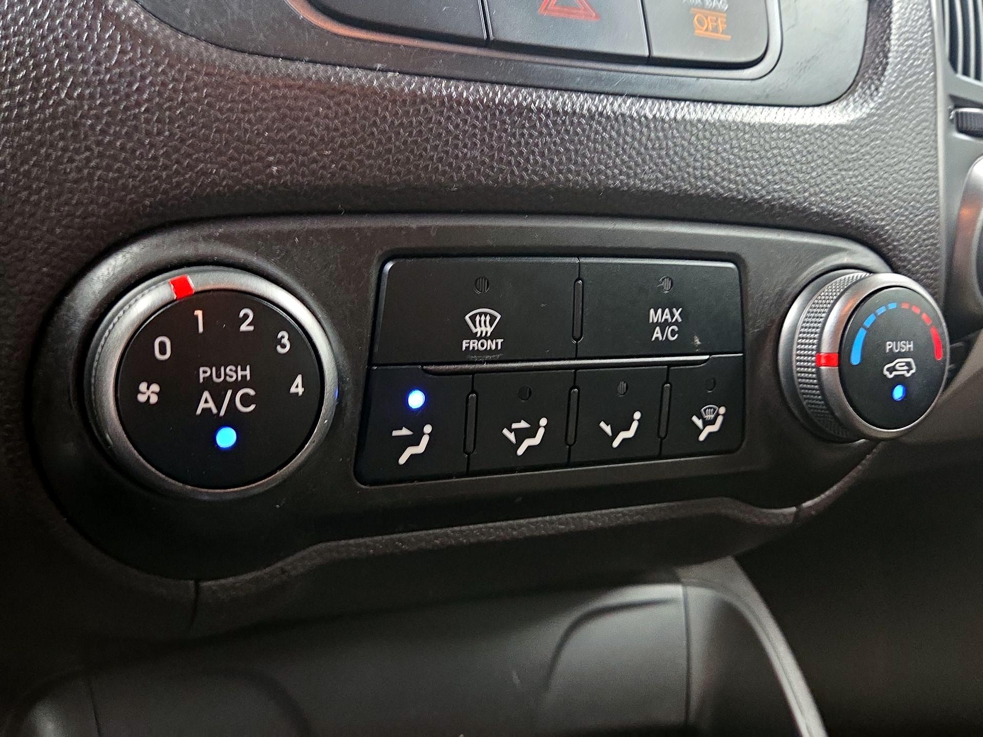 Thumbnail: 2015 Hyundai Tucson - 16