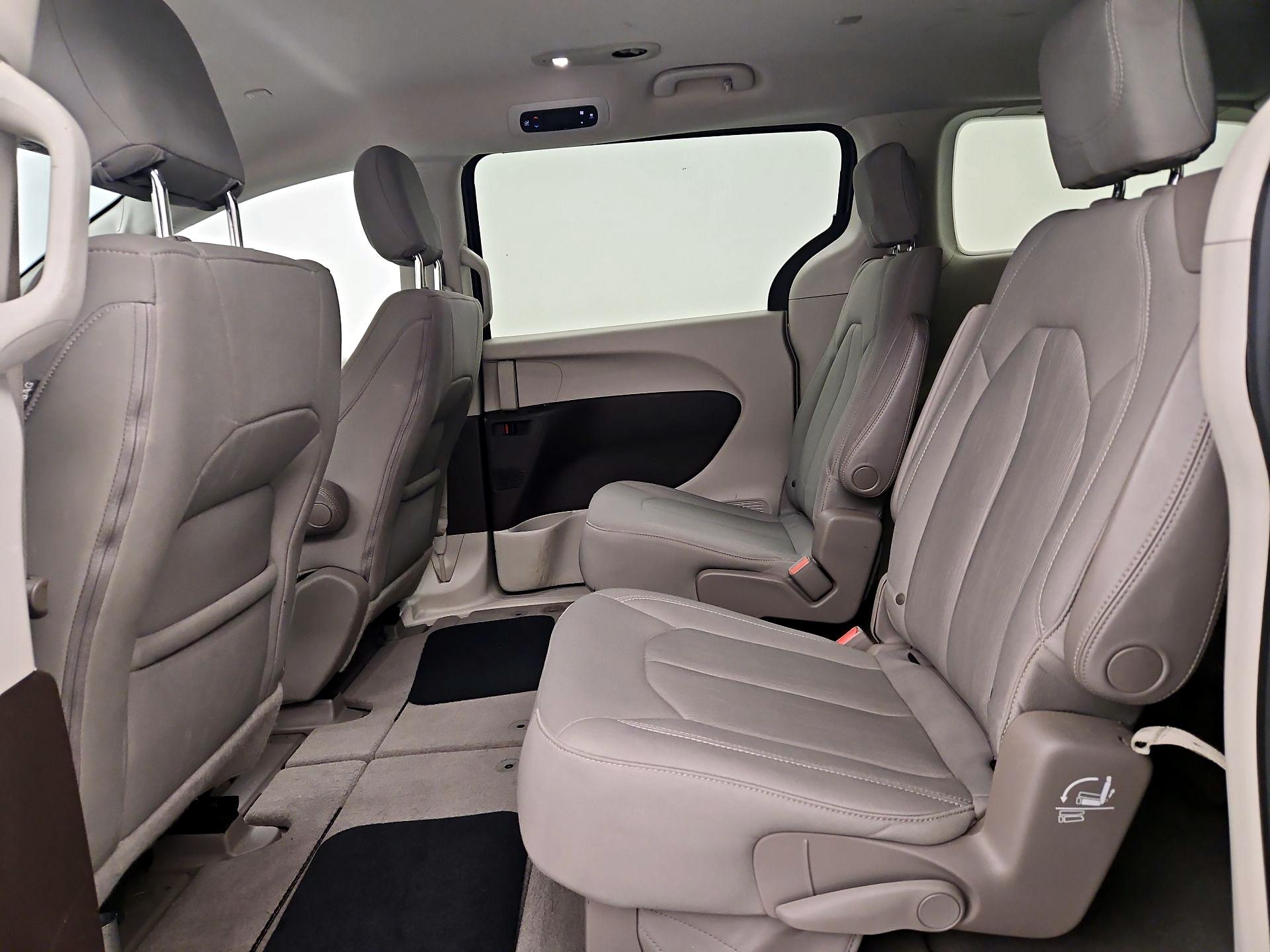 Thumbnail: 2020 Chrysler Voyager - 19