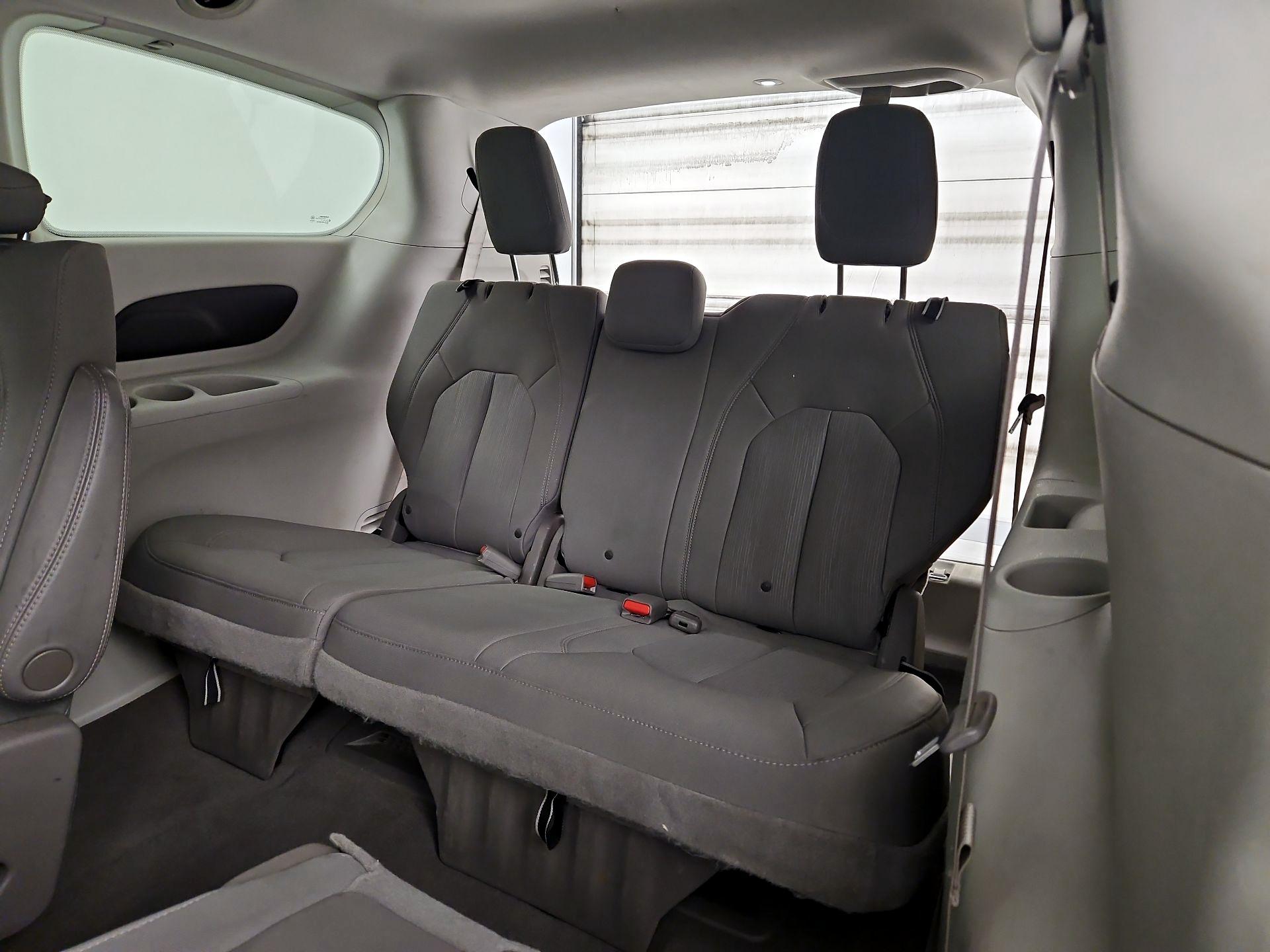 Thumbnail: 2020 Chrysler Voyager - 20