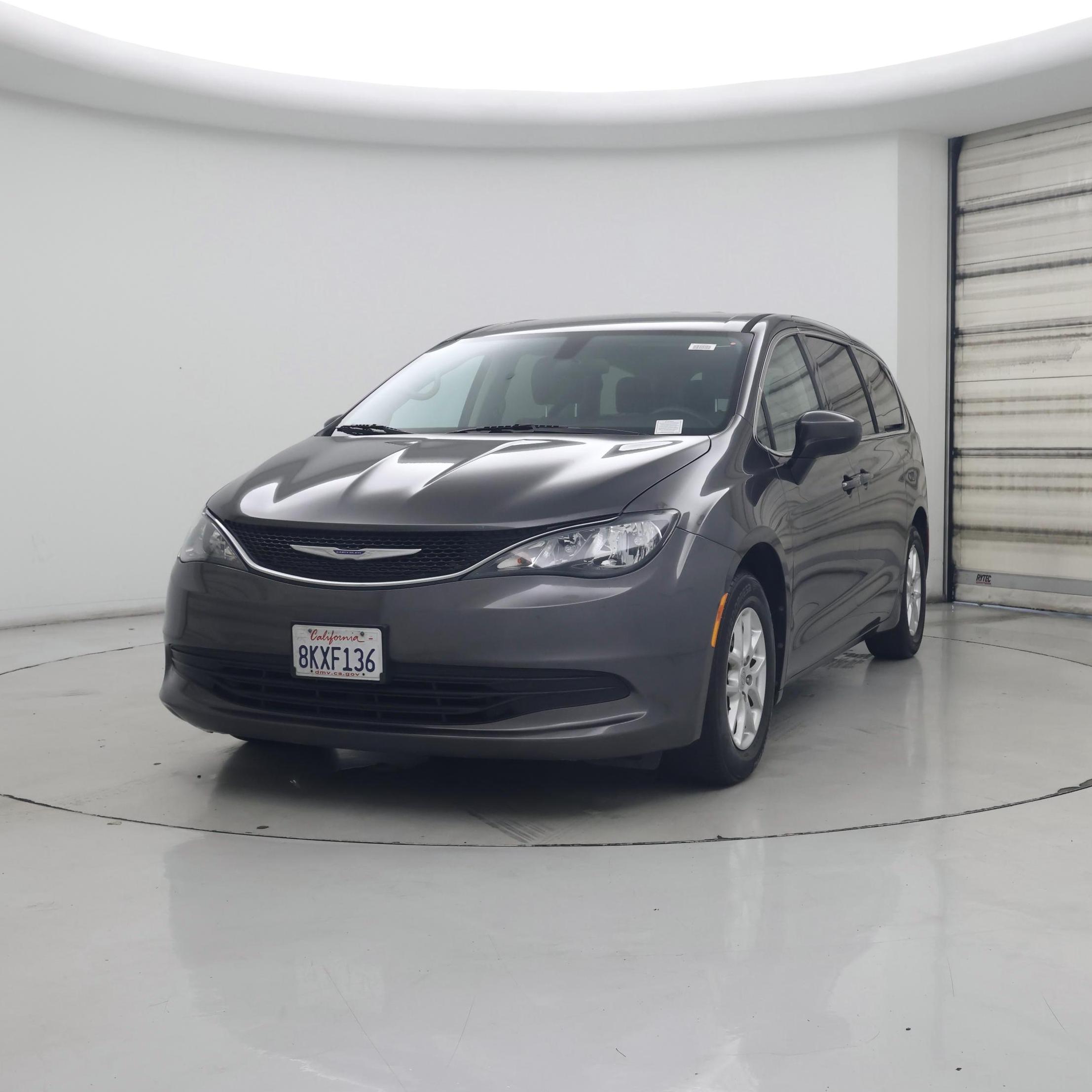 Thumbnail: 2020 Chrysler Voyager - 4