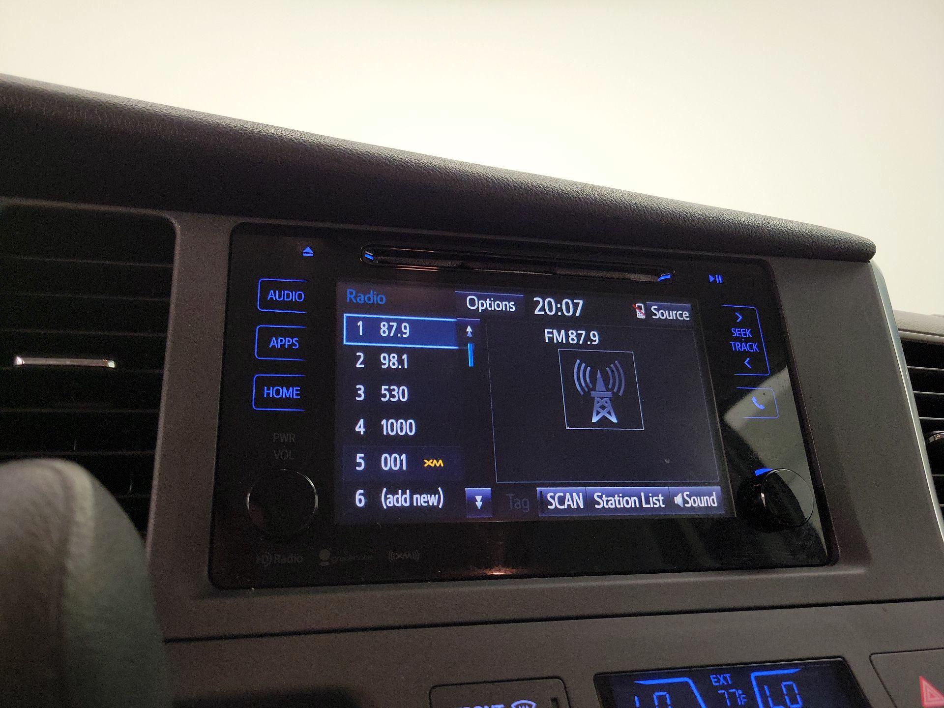 Thumbnail: 2017 Toyota Sienna - 15