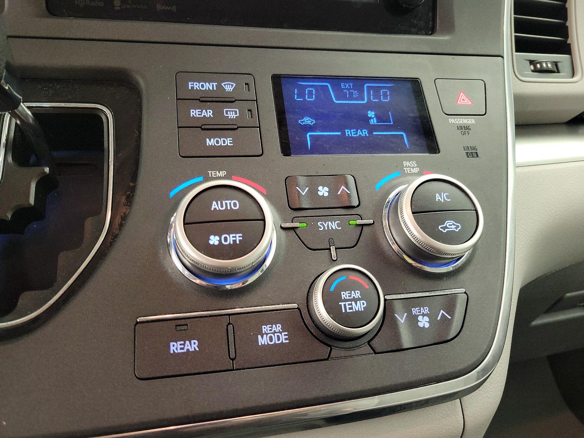 Thumbnail: 2017 Toyota Sienna - 16